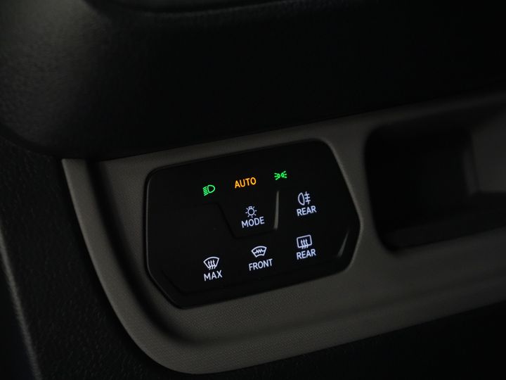 Volkswagen ID. Buzz Van Cargo 77 kWh 360km WLTP/ Adapt. Cruise/ Elek. Anhängevorrichtung/ Sitzverw./ Lenkverw./ Carplay/ Kamera/ PDC/ LMV