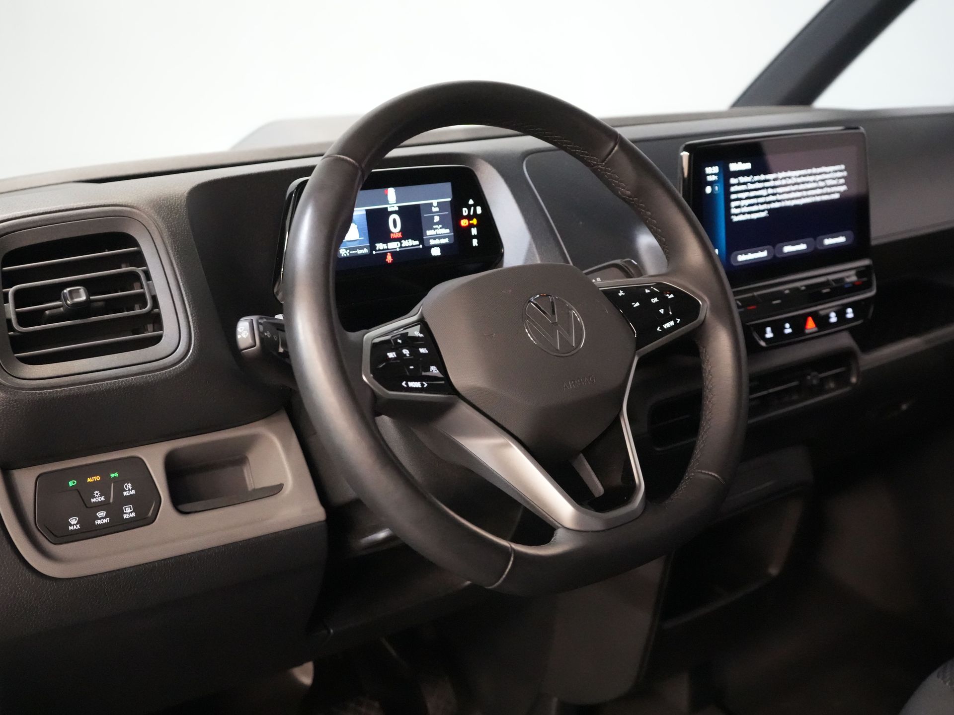 Volkswagen ID. Buzz Van Cargo 77 kWh 360km WLTP/ Adapt. Cruise/ Elek. Anhängevorrichtung/ Sitzverw./ Lenkverw./ Carplay/ Kamera/ PDC/ LMV