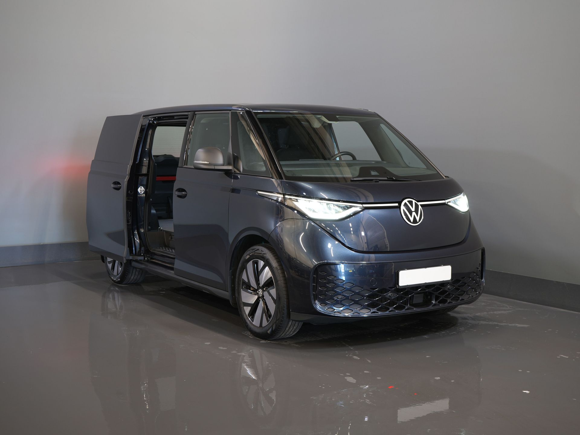 Volkswagen ID. Buzz Van Cargo 77 kWh 360km WLTP/ Adapt. Cruise/ Elek. Anhängevorrichtung/ Sitzverw./ Lenkverw./ Carplay/ Kamera/ PDC/ LMV