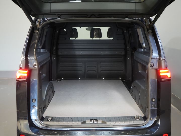 Volkswagen ID. Buzz Van Cargo 77 kWh 360km WLTP/ Adapt. Cruise/ Elek. Anhängevorrichtung/ Sitzverw./ Lenkverw./ Carplay/ Kamera/ PDC/ LMV