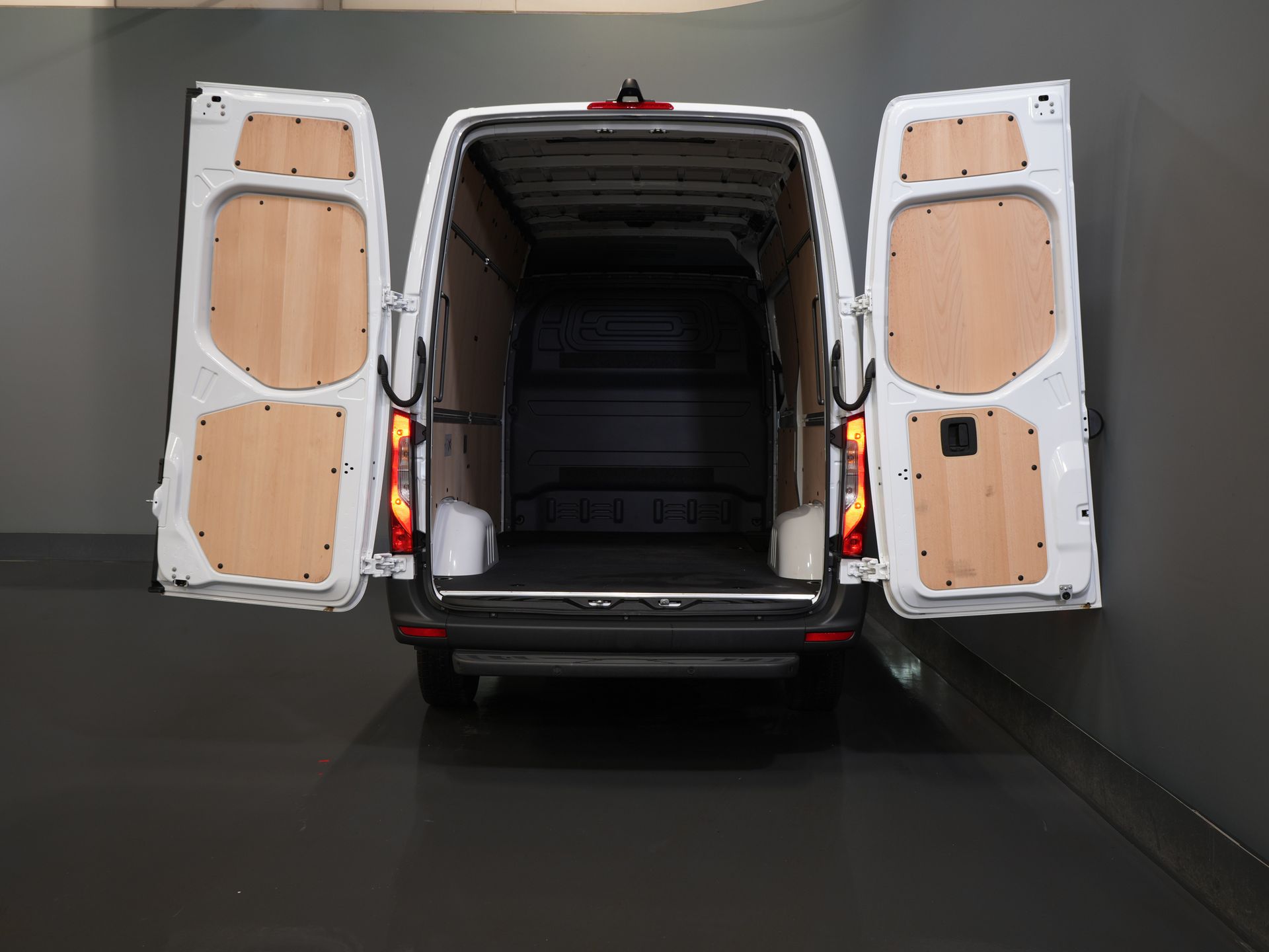 Mercedes-Benz Sprinter Van 317 CDI Aut. L2H2 BPM GRATIS! 3,5t Barra di traino/ LED/ Sedile imbottito/ 270Gr.Porte/ Riscaldamento sedili/ Navi/ Telecamera/ PDC/ Crociera