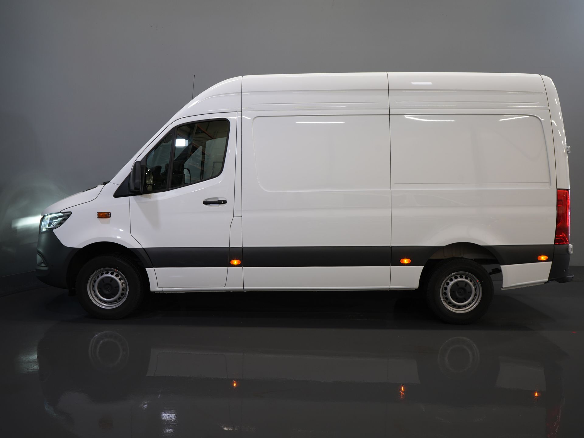Mercedes-Benz Sprinter Van 317 CDI Aut. L2H2 BPM GRATIS! 3,5t Barra di traino/ LED/ Sedile imbottito/ 270Gr.Porte/ Riscaldamento sedili/ Navi/ Telecamera/ PDC/ Crociera
