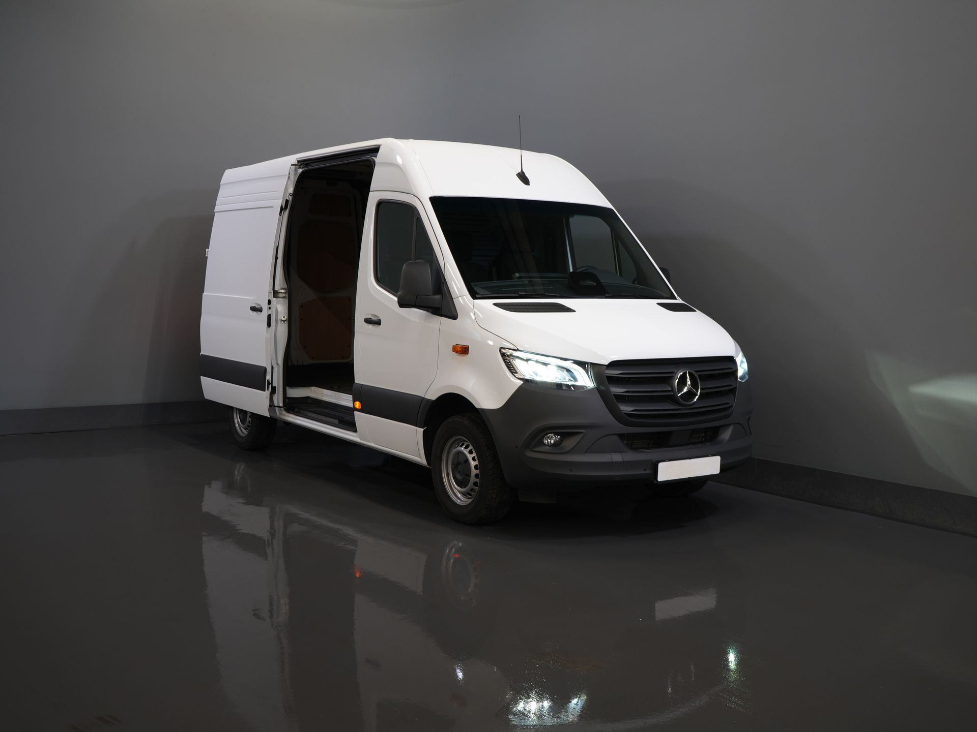 Mercedes-Benz Sprinter Van 317 CDI Aut. L2H2 BPM GRATIS! 3,5t Barra di traino/ LED/ Sedile imbottito/ 270Gr.Porte/ Riscaldamento sedili/ Navi/ Telecamera/ PDC/ Crociera