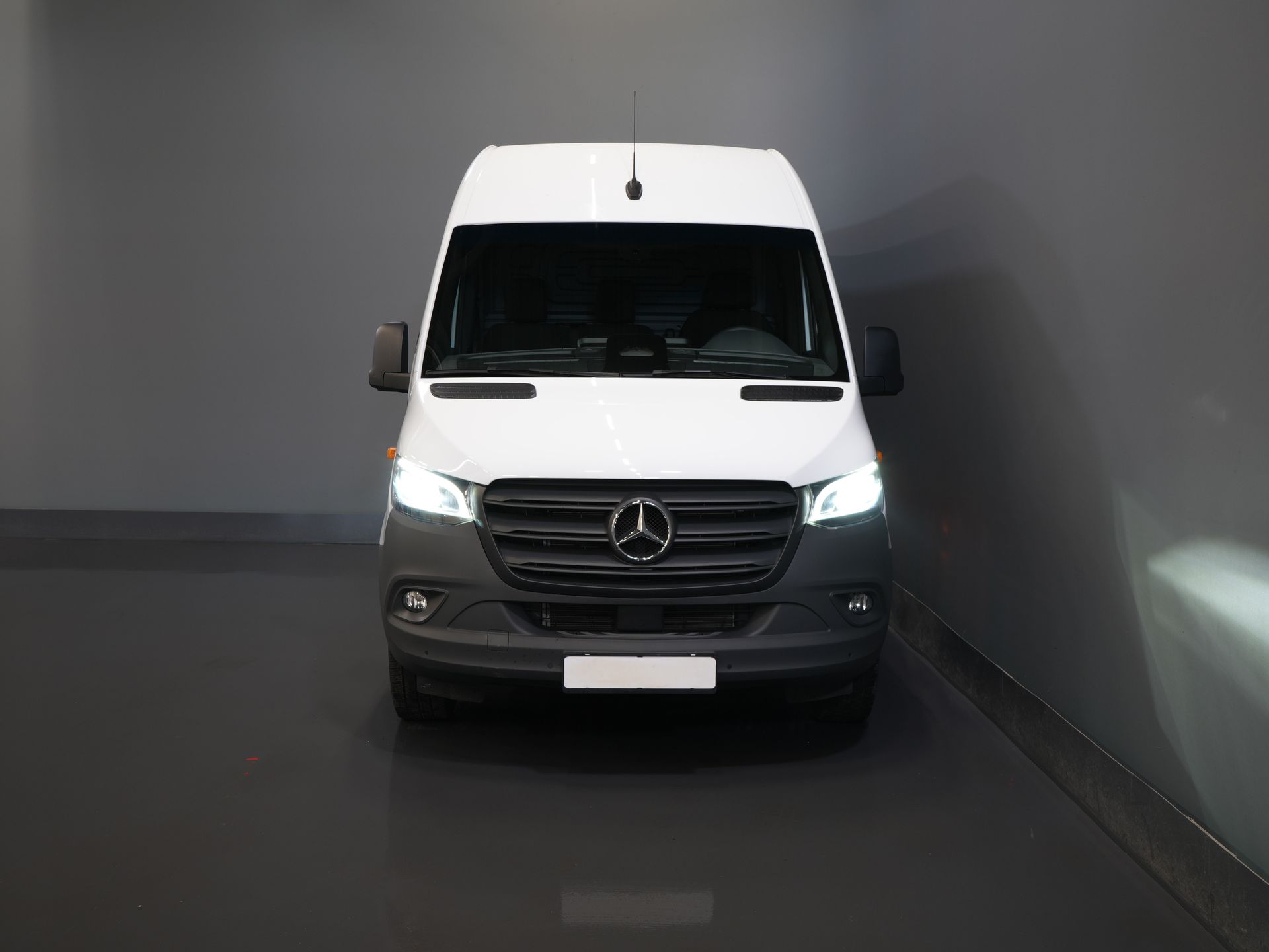 Mercedes-Benz Sprinter Van 317 CDI Aut. L2H2 BPM GRATIS! 3,5t Barra di traino/ LED/ Sedile imbottito/ 270Gr.Porte/ Riscaldamento sedili/ Navi/ Telecamera/ PDC/ Crociera