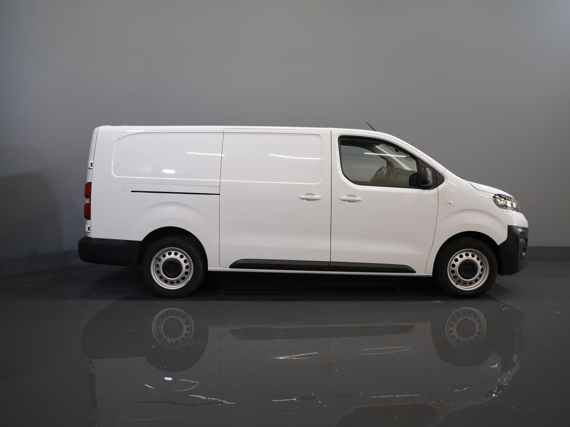 Opel Vivaro Bestelbus 2.0 CDTI 145 pk L3 Adapt.Cruise/ 2.5t Trekverm./ Carplay/ Keyless/ Climate/ Camera/ PDC