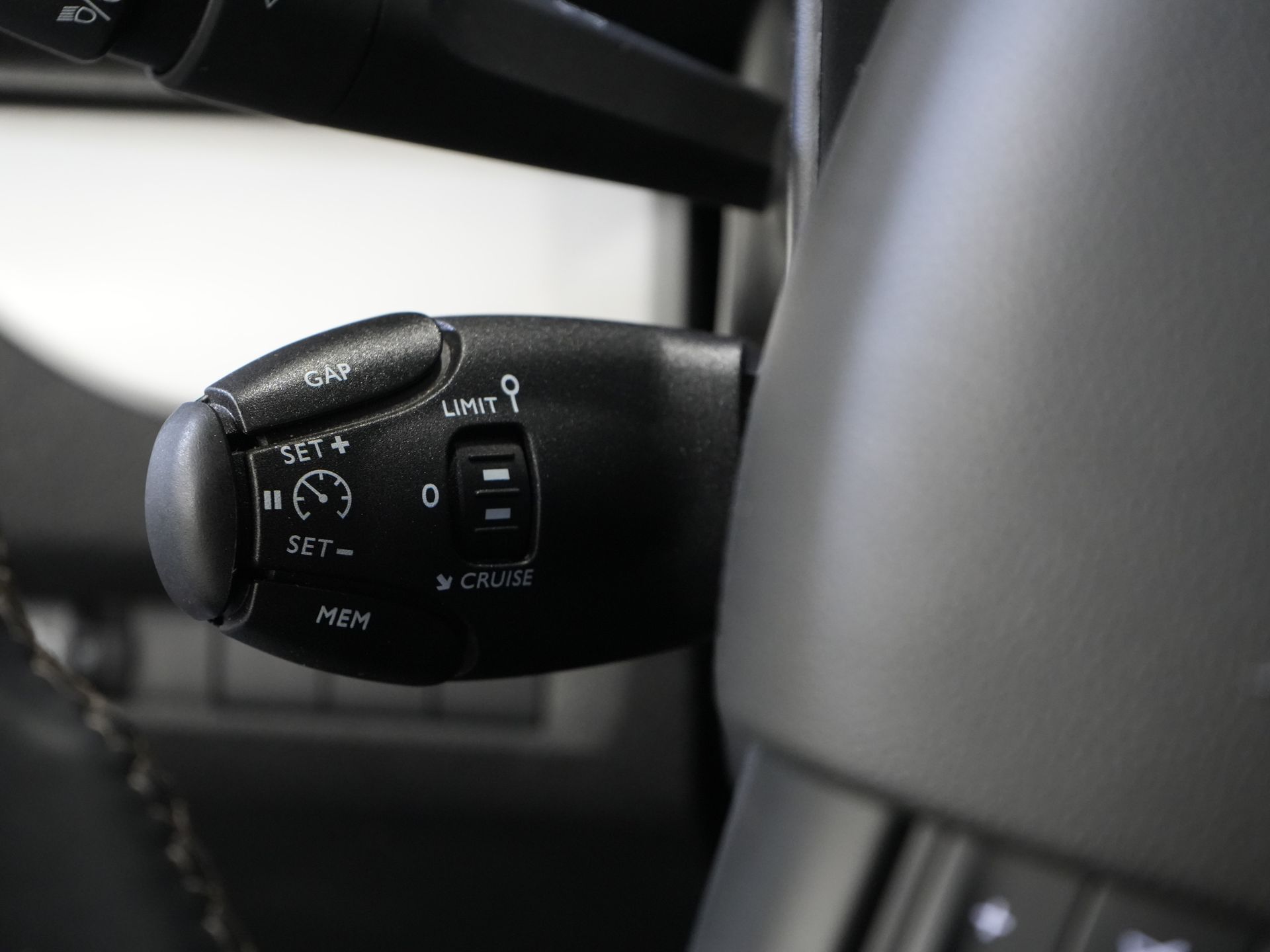 Opel Vivaro Bestelbus 2.0 CDTI 145 pk L3 Adapt.Cruise/ 2.5t Trekverm./ Carplay/ Keyless/ Climate/ Camera/ PDC