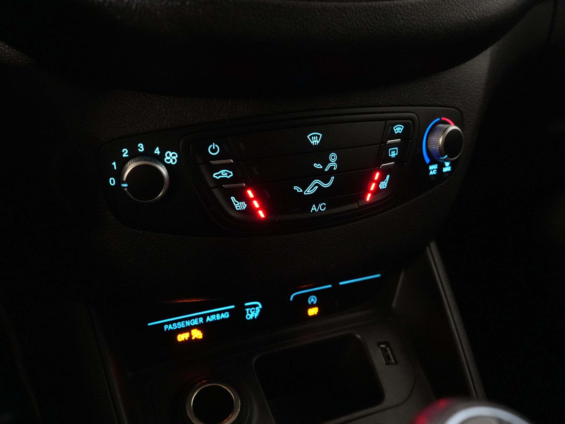 ¡Ford Transit Courier Van 1.5 TDCI Trend BPM GRATIS! Calefacción asientos/ CarPlay/ Navi/ PDC/ Cruise/ Airco
