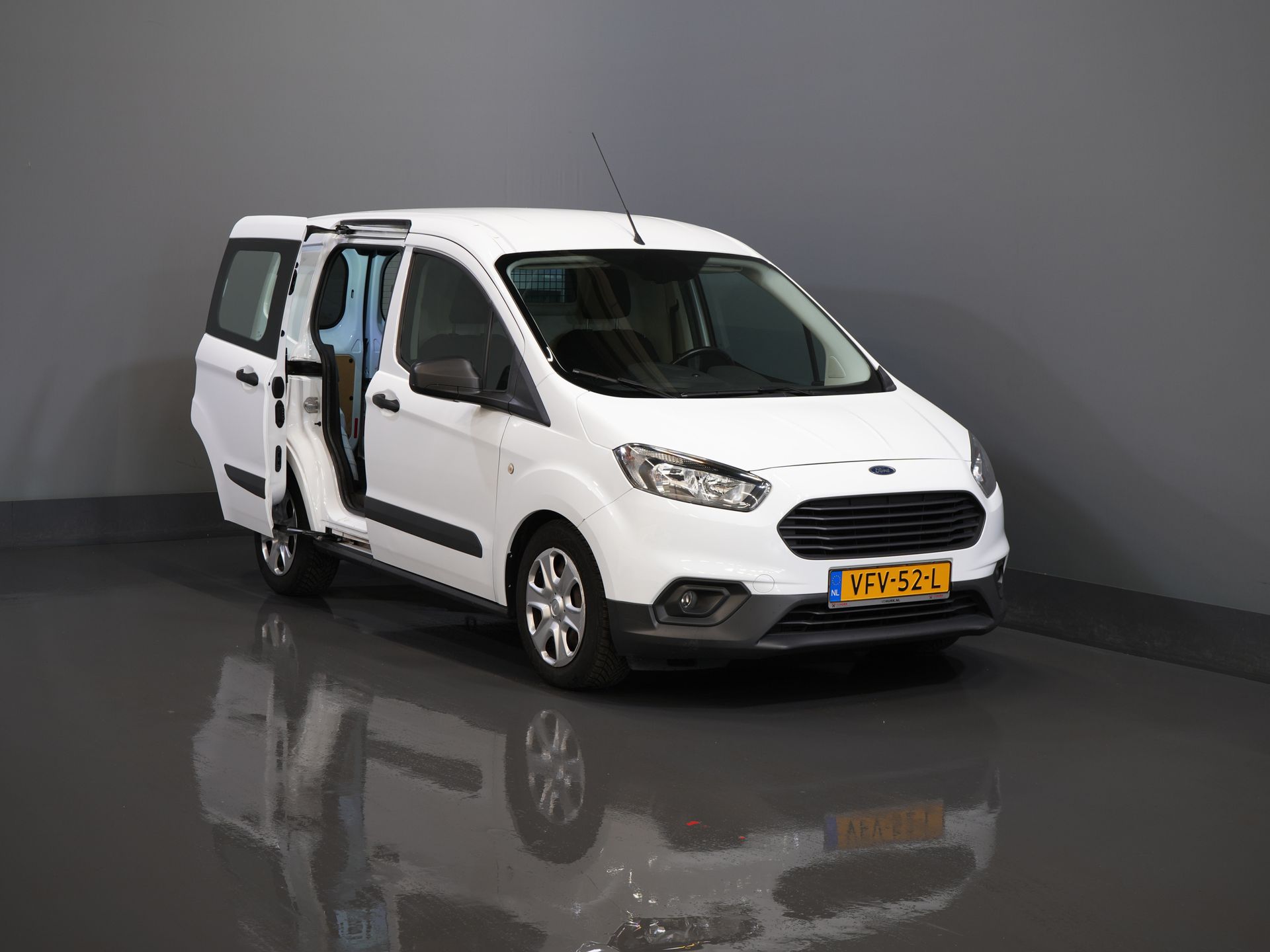 ¡Ford Transit Courier Van 1.5 TDCI Trend BPM GRATIS! Calefacción asientos/ CarPlay/ Navi/ PDC/ Cruise/ Airco