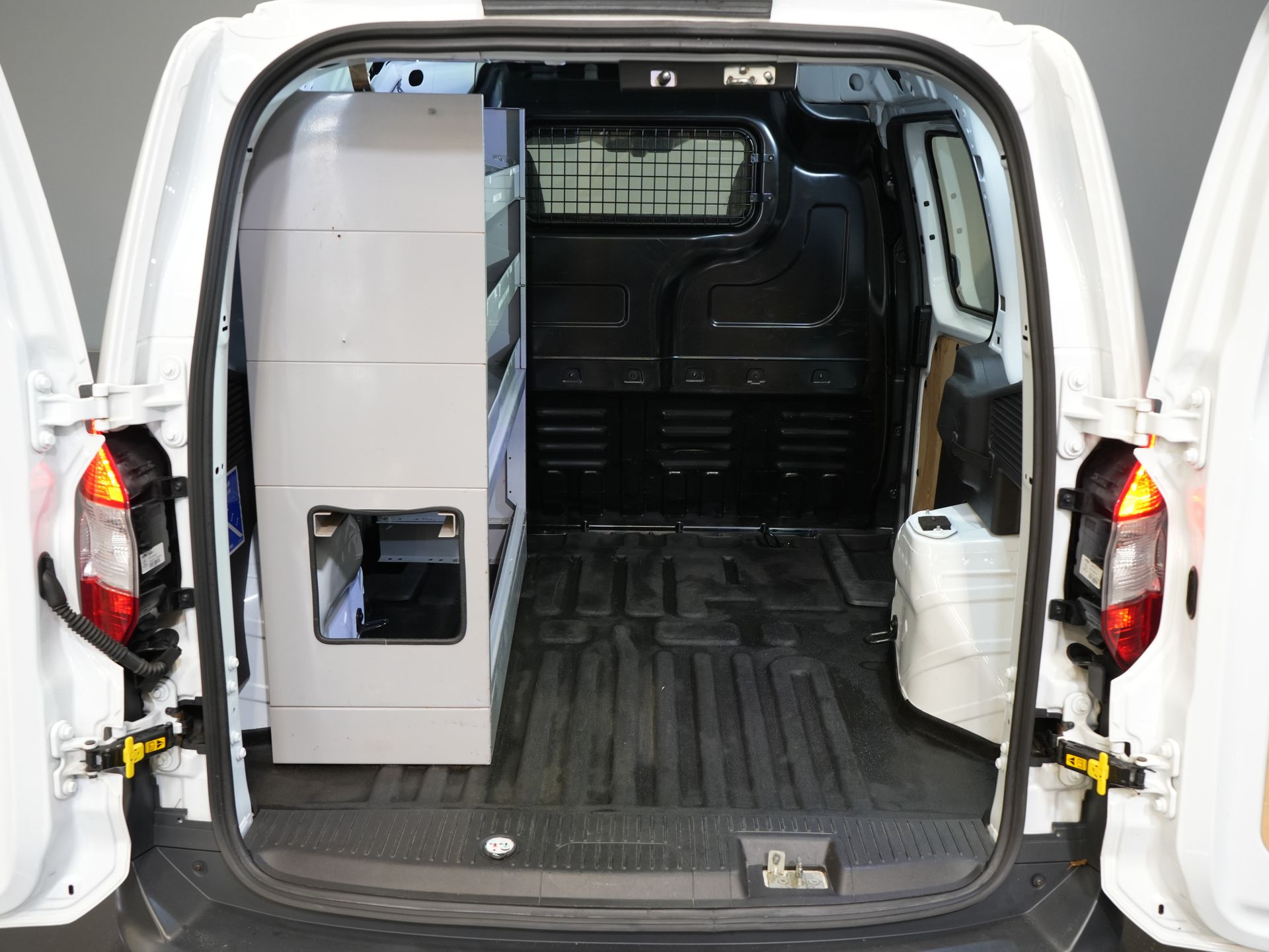 ¡Ford Transit Courier Van 1.5 TDCI Trend BPM GRATIS! Calefacción asientos/ CarPlay/ Navi/ PDC/ Cruise/ Airco