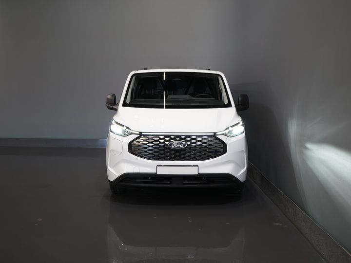 Ford E-Transit Custom Van Trend 65 kWh 330 km Garanzia WLTP fino al 2029/ LED/ Riscaldatore in piedi/ Caricatore rapido/ Traino 2,3t/ Sterzo/ Riscaldamento sedili/ Carplay/ Telecamera