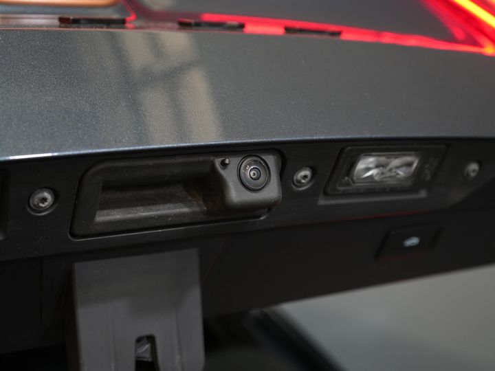 CUPRA Formentor SUV 1.4 e-Hybrid 245 hp VZ Performance Edition Panoramic roof/ Electric tow bar/ Electric tailgate/ Memory seats/ Matrix headlights/ Adaptive cruise control/ CarPlay/ Camera/ St