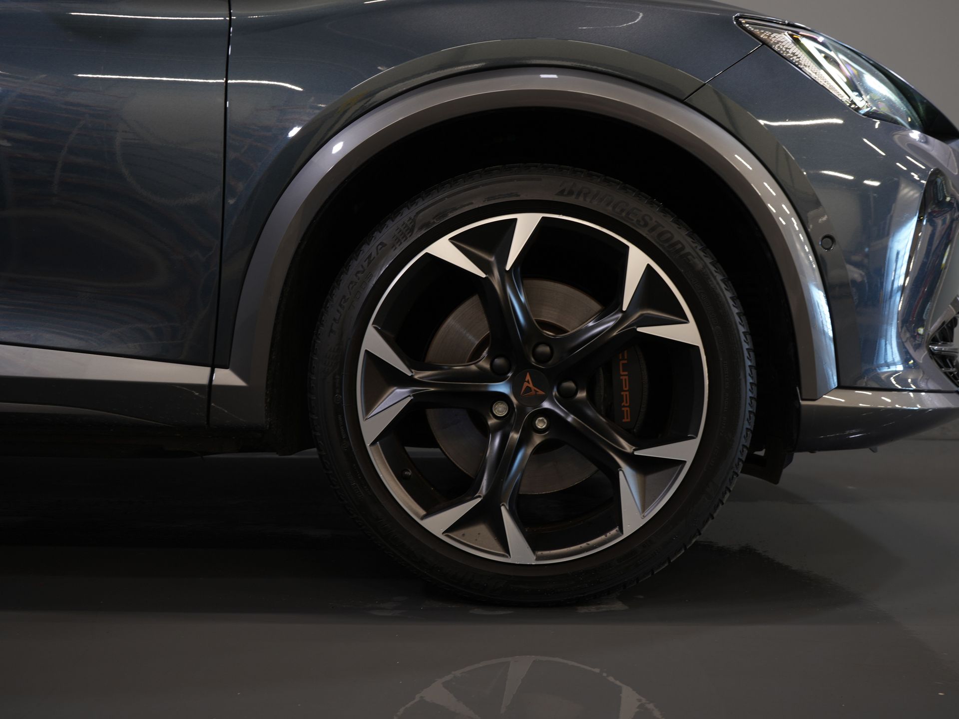 CUPRA Formentor SUV 1.4 e-Hybrid 245 hp VZ Performance Edition Panoramic roof/ Electric tow bar/ Electric tailgate/ Memory seats/ Matrix headlights/ Adaptive cruise control/ CarPlay/ Camera/ St