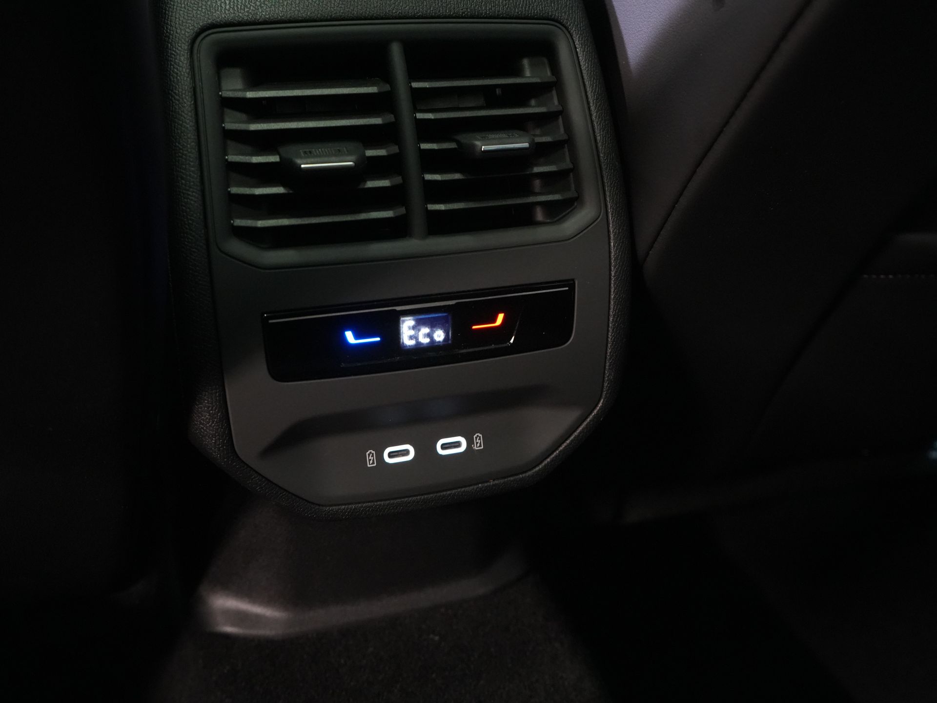 CUPRA Formentor SUV 1.4 e-Hybrid 245 hp VZ Performance Edition Panoramic roof/ Electric tow bar/ Electric tailgate/ Memory seats/ Matrix headlights/ Adaptive cruise control/ CarPlay/ Camera/ St