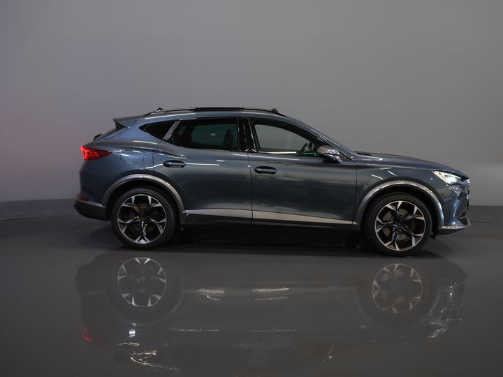 CUPRA Formentor SUV 1.4 e-Hybrid 245 hp VZ Performance Edition Panoramic roof/ Electric tow bar/ Electric tailgate/ Memory seats/ Matrix headlights/ Adaptive cruise control/ CarPlay/ Camera/ St