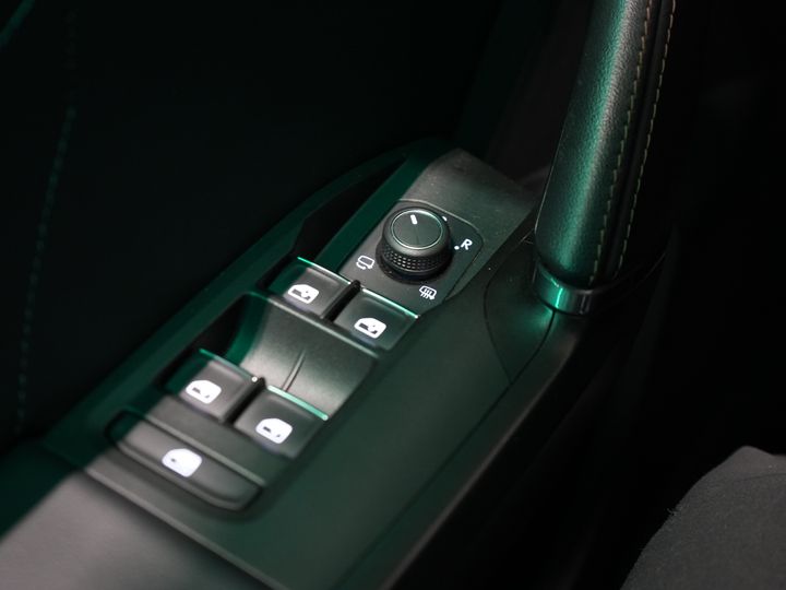 CUPRA Formentor SUV 1.4 e-Hybrid 245 hp VZ Performance Edition Panoramic roof/ Electric tow bar/ Electric tailgate/ Memory seats/ Matrix headlights/ Adaptive cruise control/ CarPlay/ Camera/ St