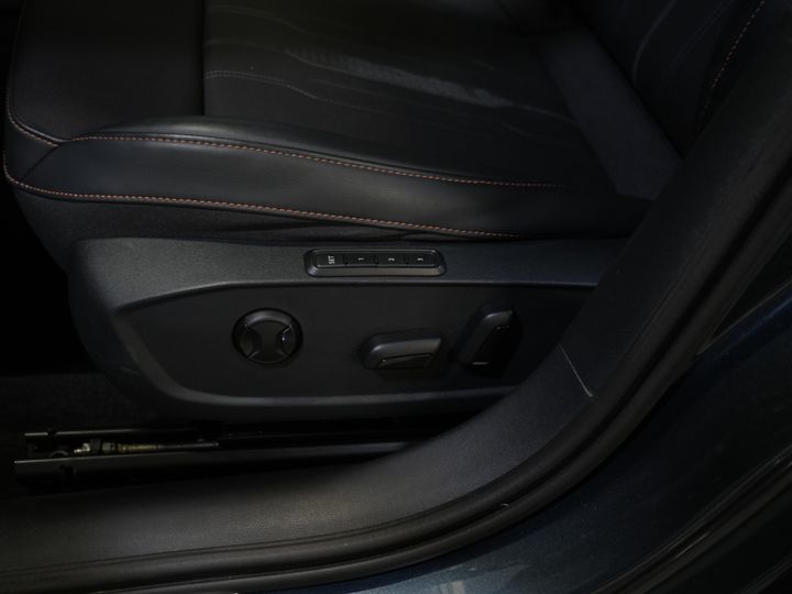 CUPRA Formentor SUV 1.4 e-Hybrid 245 hp VZ Performance Edition Panoramic roof/ Electric tow bar/ Electric tailgate/ Memory seats/ Matrix headlights/ Adaptive cruise control/ CarPlay/ Camera/ St