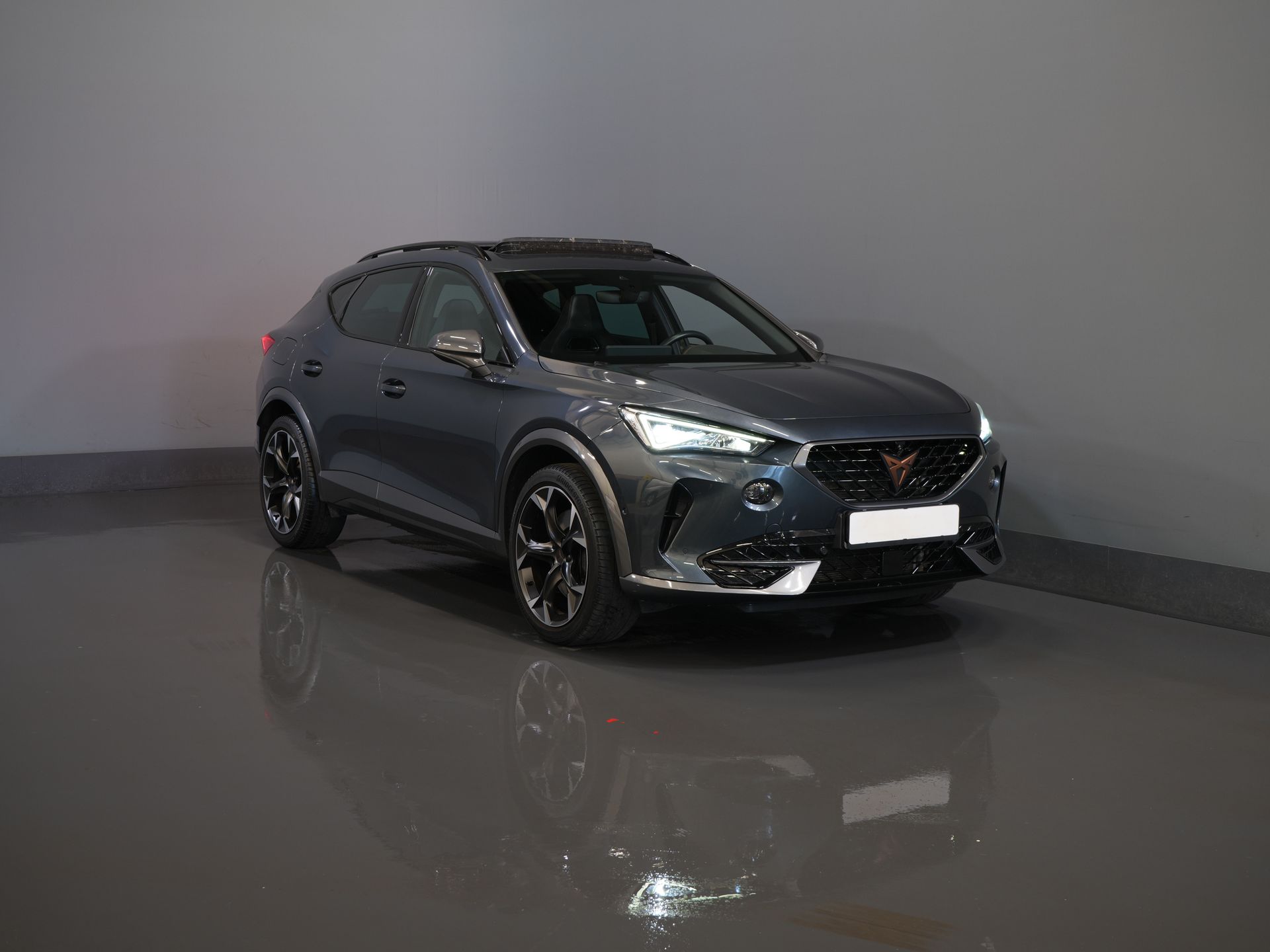 CUPRA Formentor SUV 1.4 e-Hybrid 245 hp VZ Performance Edition Panoramic roof/ Electric tow bar/ Electric tailgate/ Memory seats/ Matrix headlights/ Adaptive cruise control/ CarPlay/ Camera/ St