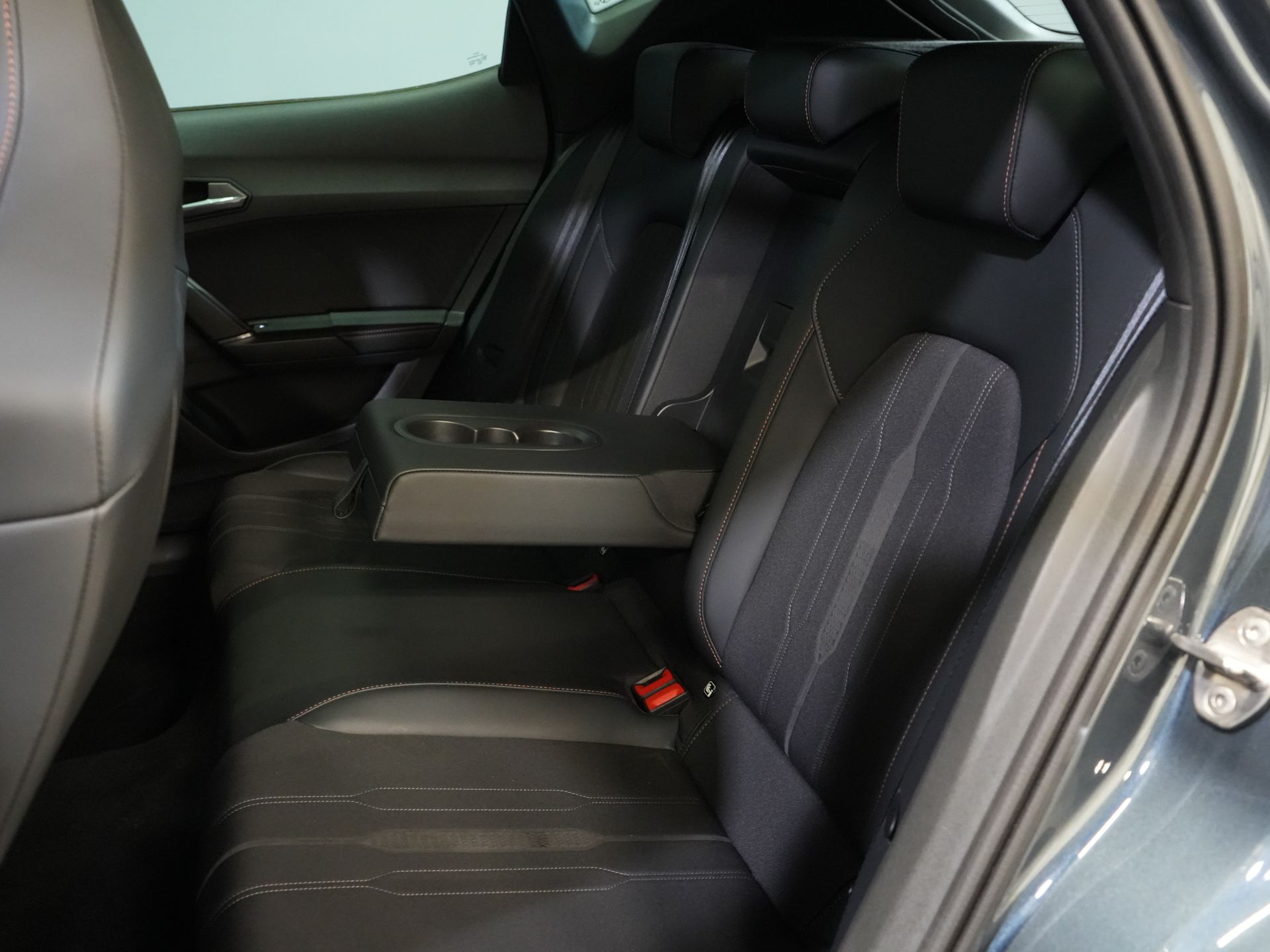 CUPRA Formentor SUV 1.4 e-Hybrid 245 hp VZ Performance Edition Panoramic roof/ Electric tow bar/ Electric tailgate/ Memory seats/ Matrix headlights/ Adaptive cruise control/ CarPlay/ Camera/ St