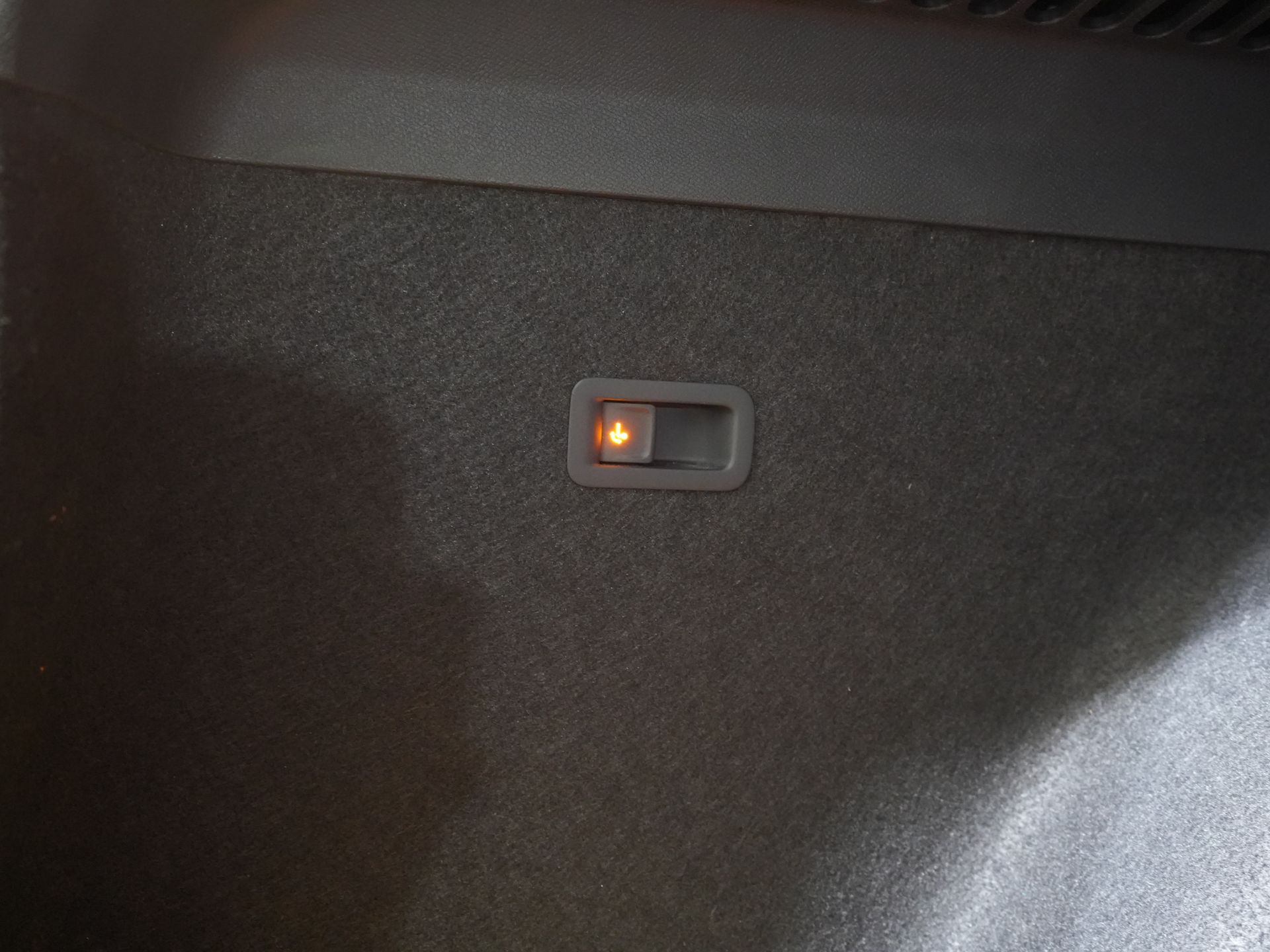 CUPRA Formentor SUV 1.4 e-Hybrid 245 hp VZ Performance Edition Panoramic roof/ Electric tow bar/ Electric tailgate/ Memory seats/ Matrix headlights/ Adaptive cruise control/ CarPlay/ Camera/ St