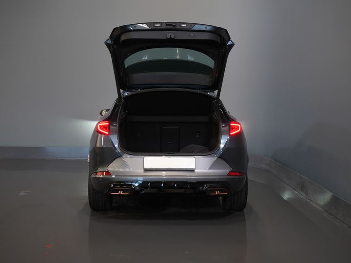 CUPRA Formentor SUV 1.4 e-Hybrid 245 hp VZ Performance Edition Panoramic roof/ Electric tow bar/ Electric tailgate/ Memory seats/ Matrix headlights/ Adaptive cruise control/ CarPlay/ Camera/ St