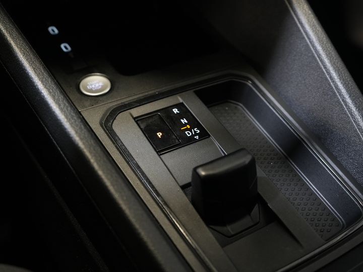 Volkswagen Caddy Cargo Van 2.0 TDI 125 cv DSG Aut. Carplay/ Riscaldatore del cavalletto/ Riscaldamento dei sedili/ Climatizzatore/ Crociera/ PDC/ Barra di traino