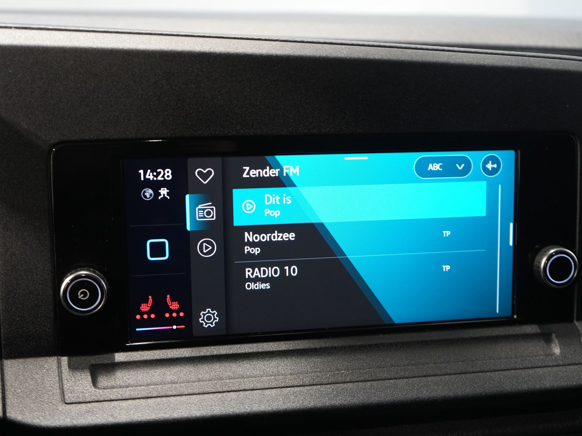 Volkswagen Caddy Cargo Van 2.0 TDI 125 cv DSG Aut. Carplay/ Riscaldatore del cavalletto/ Riscaldamento dei sedili/ Climatizzatore/ Crociera/ PDC/ Barra di traino