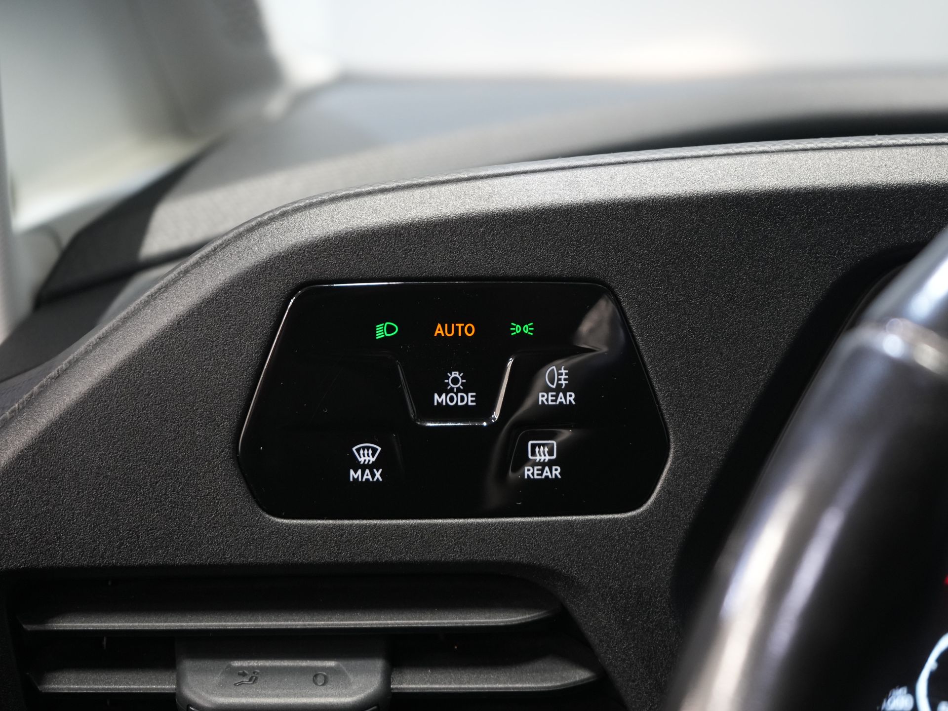 Volkswagen Caddy Cargo Van 2.0 TDI 125 cv DSG Aut. Carplay/ Riscaldatore del cavalletto/ Riscaldamento dei sedili/ Climatizzatore/ Crociera/ PDC/ Barra di traino