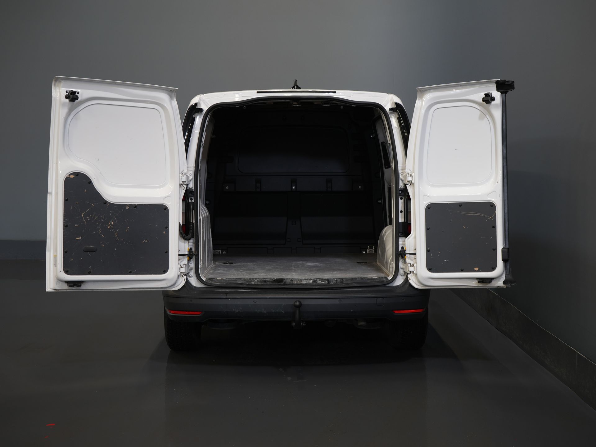 Volkswagen Caddy Cargo Van 2.0 TDI 125 cv DSG Aut. Carplay/ Riscaldatore del cavalletto/ Riscaldamento dei sedili/ Climatizzatore/ Crociera/ PDC/ Barra di traino