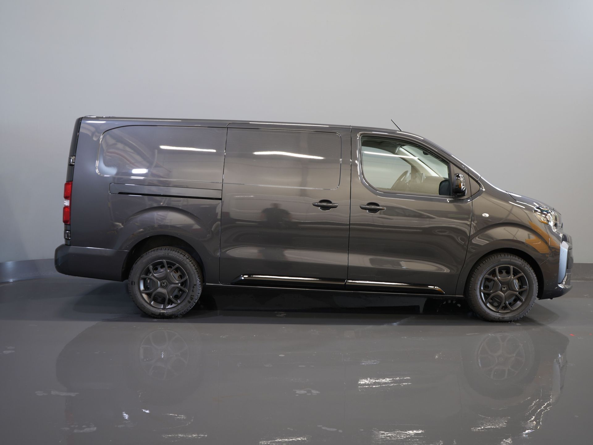 Citroën Jumpy Van 2.0 HDI 180 hp Aut. L3 BPM FREE! 2xSchiebetür/ Virtuelles Cockpit/ Carplay/ Kamera/ PDC/ Cruise/ Airco