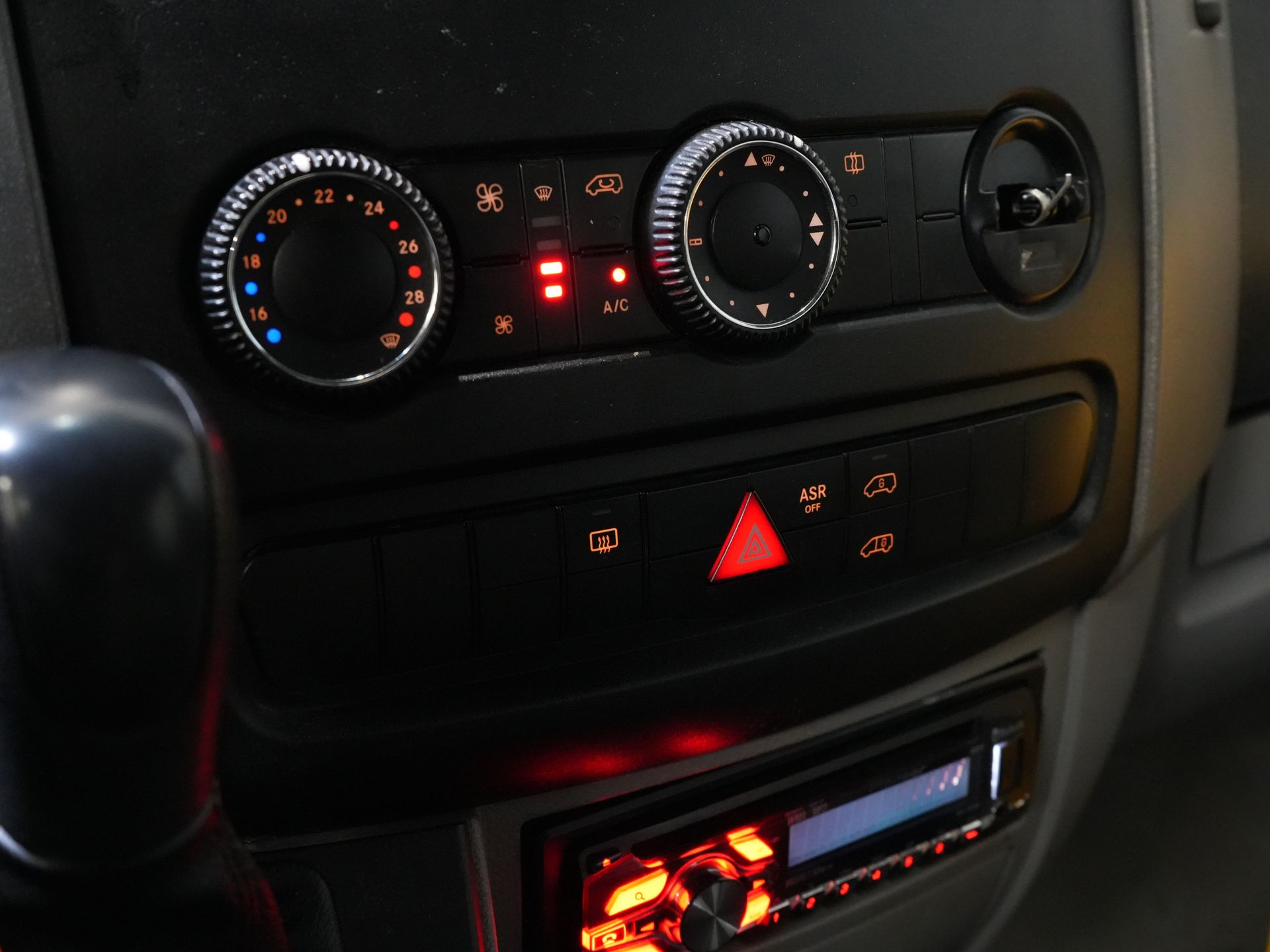 Mercedes-Benz Sprinter Personentransporter 313 2.2 CDI Aut. L3H2 €10,890,- inkl. MwSt. (BPM FREE) EXPORT Combi/ 9 Personen/ Kombi/ 9P/ Heckbügel/ Seitenbügel/ Airco/ Rollstuhllift