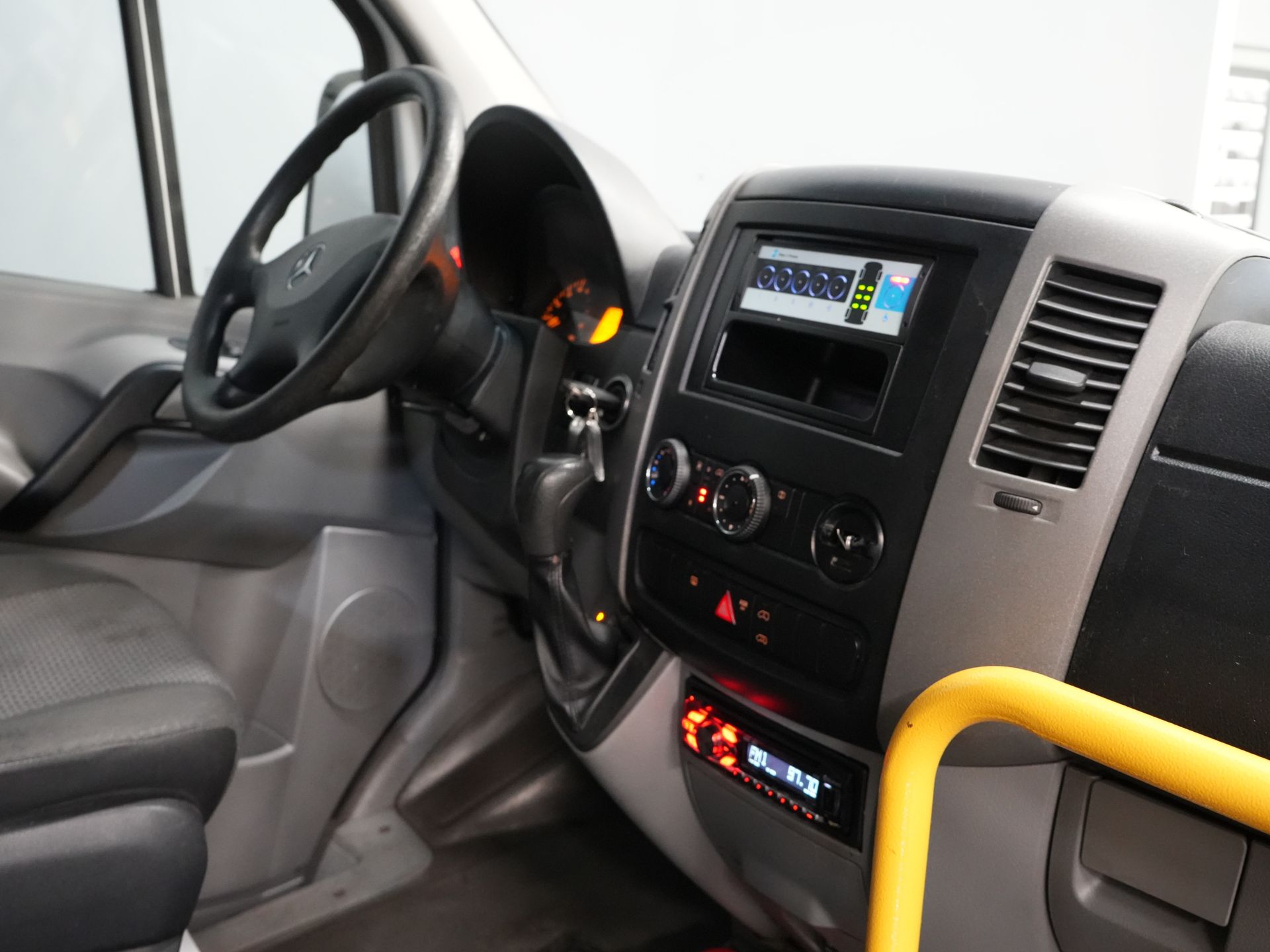 Mercedes-Benz Sprinter Personentransporter 313 2.2 CDI Aut. L3H2 €10,890,- inkl. MwSt. (BPM FREE) EXPORT Combi/ 9 Personen/ Kombi/ 9P/ Heckbügel/ Seitenbügel/ Airco/ Rollstuhllift