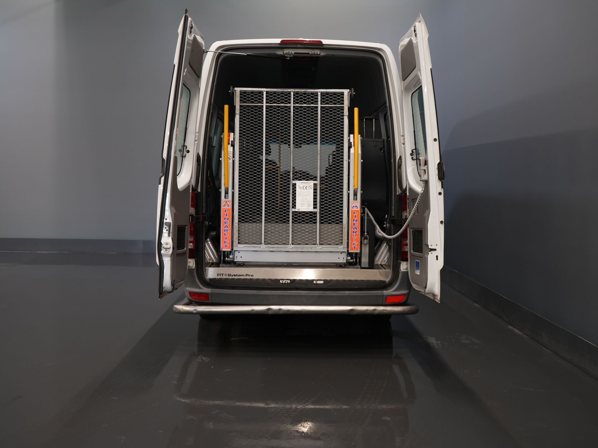 Mercedes-Benz Sprinter Personentransporter 313 2.2 CDI Aut. L3H2 €10,890,- inkl. MwSt. (BPM FREE) EXPORT Combi/ 9 Personen/ Kombi/ 9P/ Heckbügel/ Seitenbügel/ Airco/ Rollstuhllift