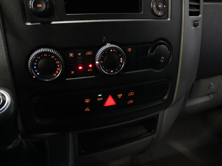 Mercedes-Benz Sprinter Пасажирський транспорт 213 2.2 CDI Авт. L2H2 €13 915,- Вкл. ПДВ (BPM FREE) ЕКСПОРТ Комбі/ 9 осіб/ Kombi/ 9P/ Airco/ PDC
