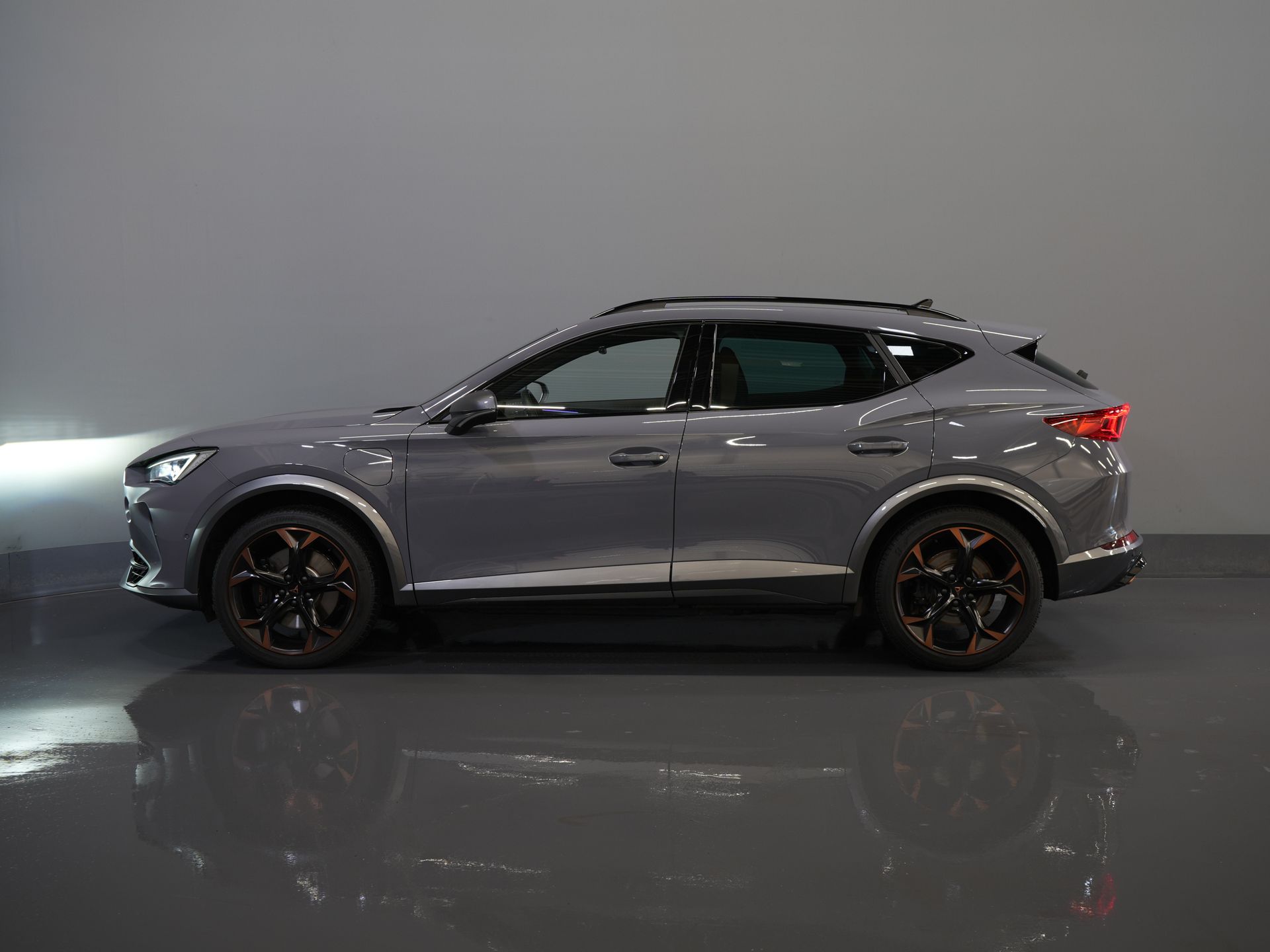 CUPRA Formentor SUV 1.4 e-Hybrid VZ 245 CV Copper LED Matrix/ Adapt.Cruise/ Elek. Klep/ Memory/ 19'' LMV/ Carplay