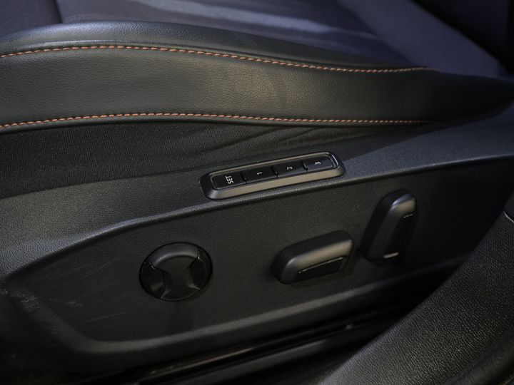 CUPRA Formentor SUV 1.4 e-Hybrid VZ 245 CV Copper LED Matrix/ Adapt.Cruise/ Elek. Klep/ Memory/ 19'' LMV/ Carplay