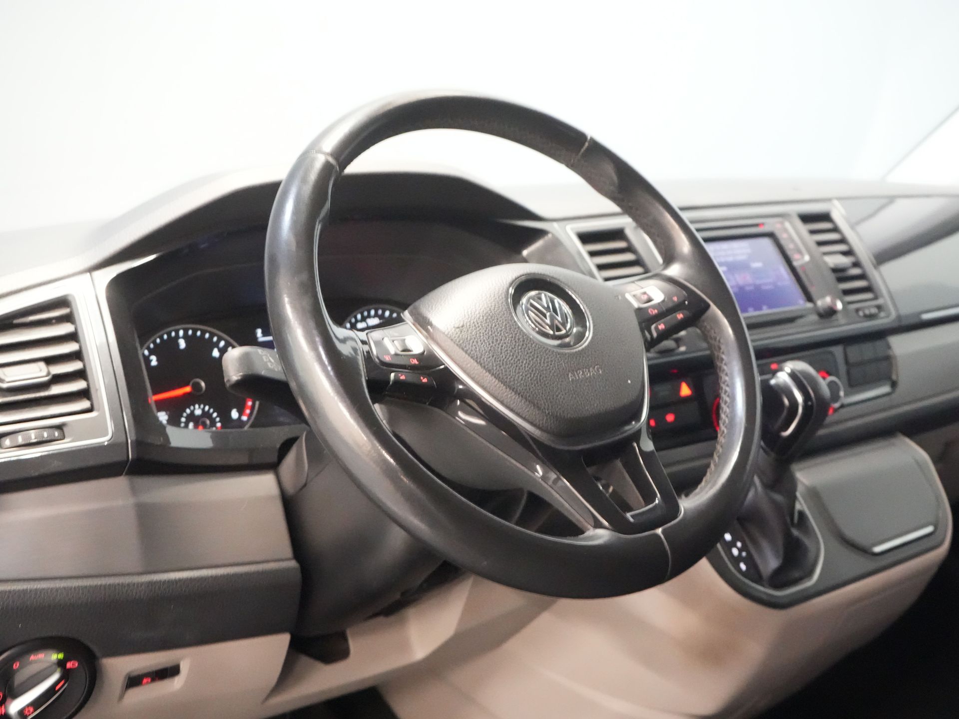 Volkswagen Transporter Furgone 2.0 TDI 150 cv DSG Aut. L2 BPM GRATIS! Carplay/ 2,5t Tow/ LMV/ Cruise/ Navi/ Barra di traino