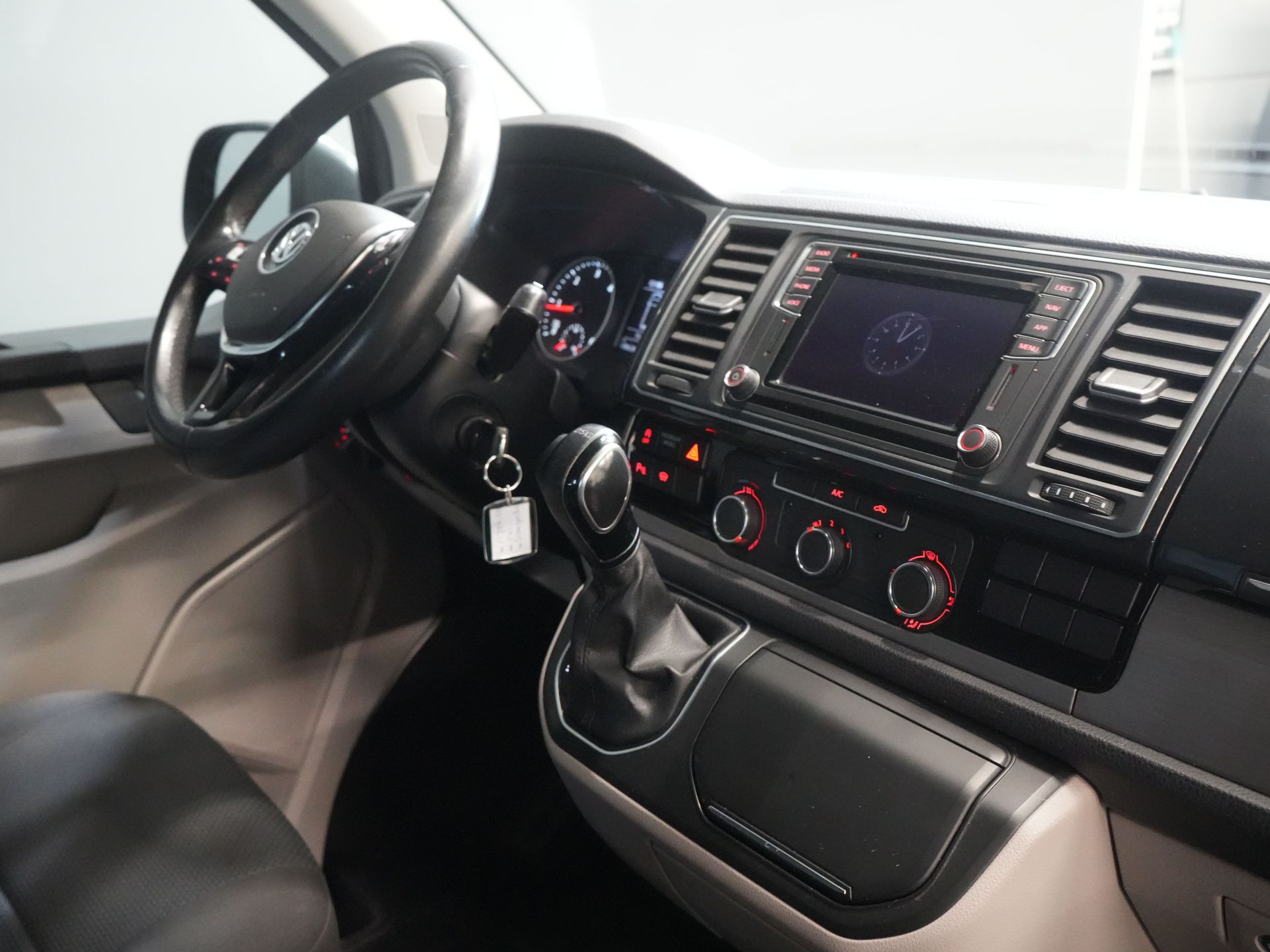 Volkswagen Transporter Furgone 2.0 TDI 150 cv DSG Aut. L2 BPM GRATIS! Carplay/ 2,5t Tow/ LMV/ Cruise/ Navi/ Barra di traino