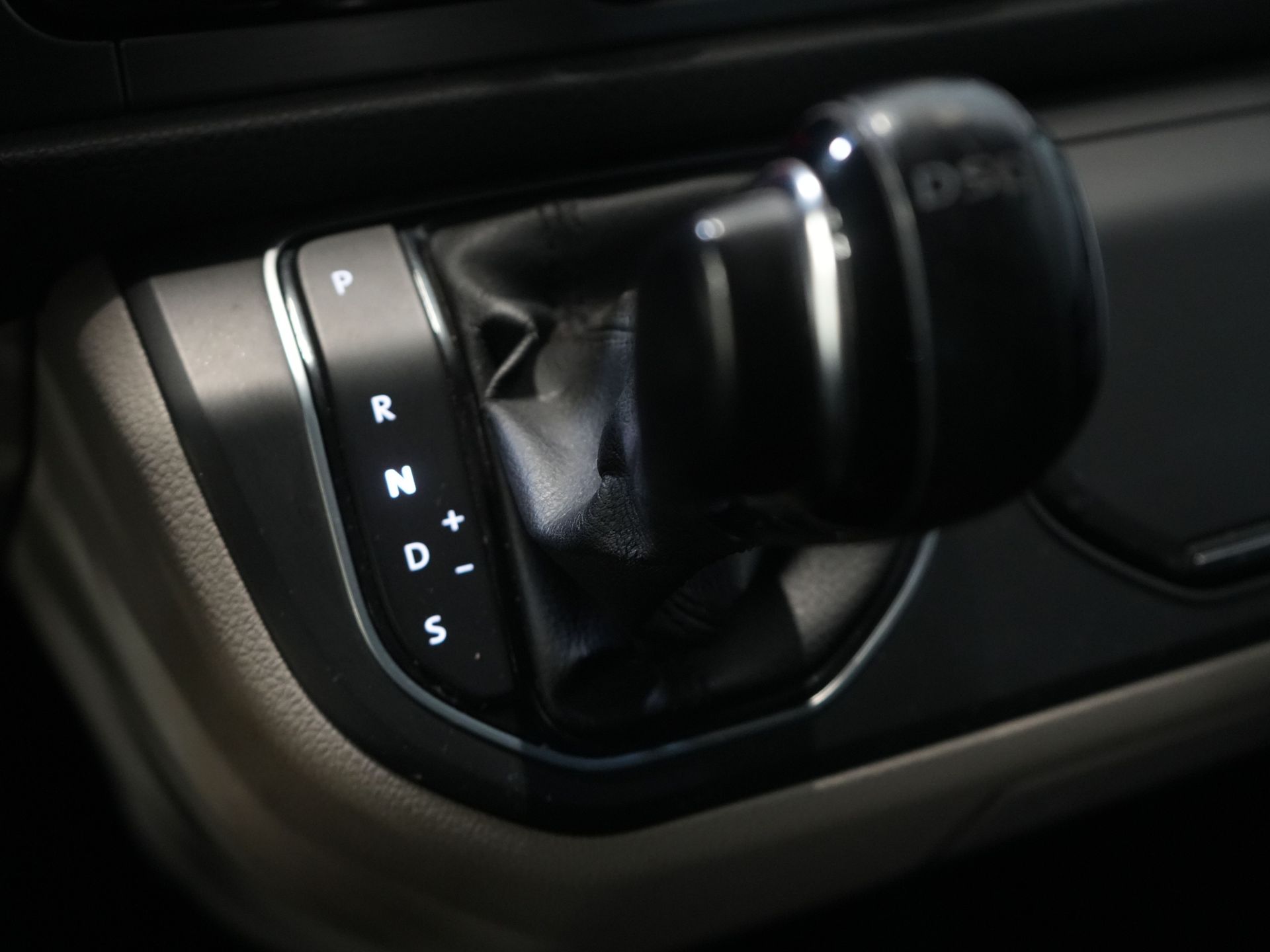 Volkswagen Transporter Furgone 2.0 TDI 150 cv DSG Aut. L2 BPM GRATIS! Carplay/ 2,5t Tow/ LMV/ Cruise/ Navi/ Barra di traino
