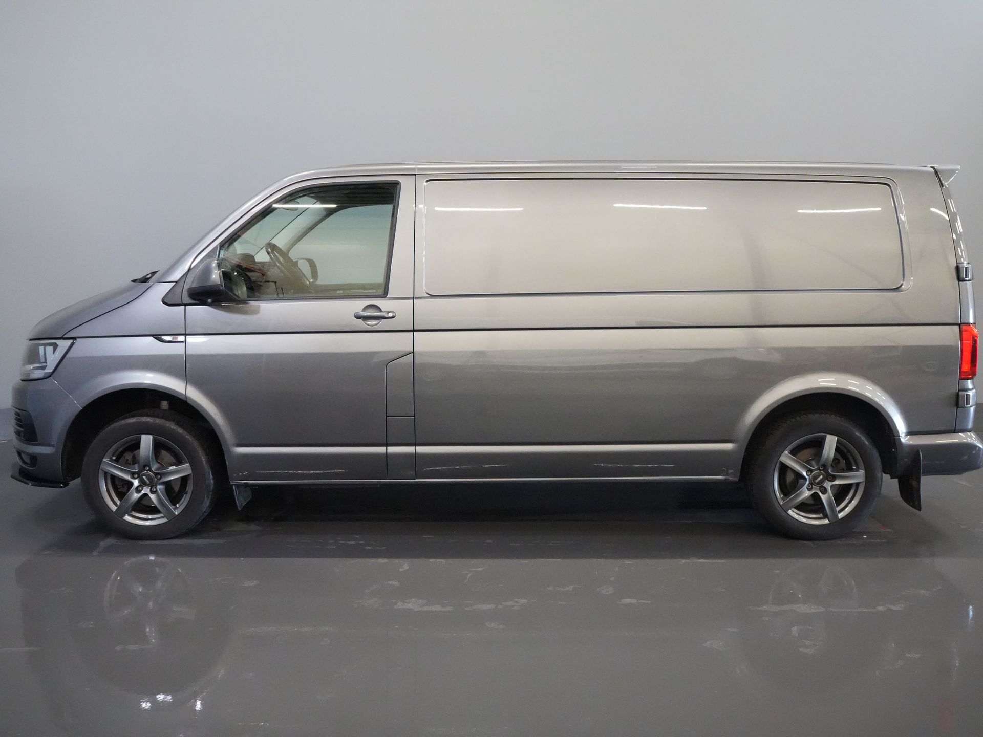 Volkswagen Transporter Furgone 2.0 TDI 150 cv DSG Aut. L2 BPM GRATIS! Carplay/ 2,5t Tow/ LMV/ Cruise/ Navi/ Barra di traino