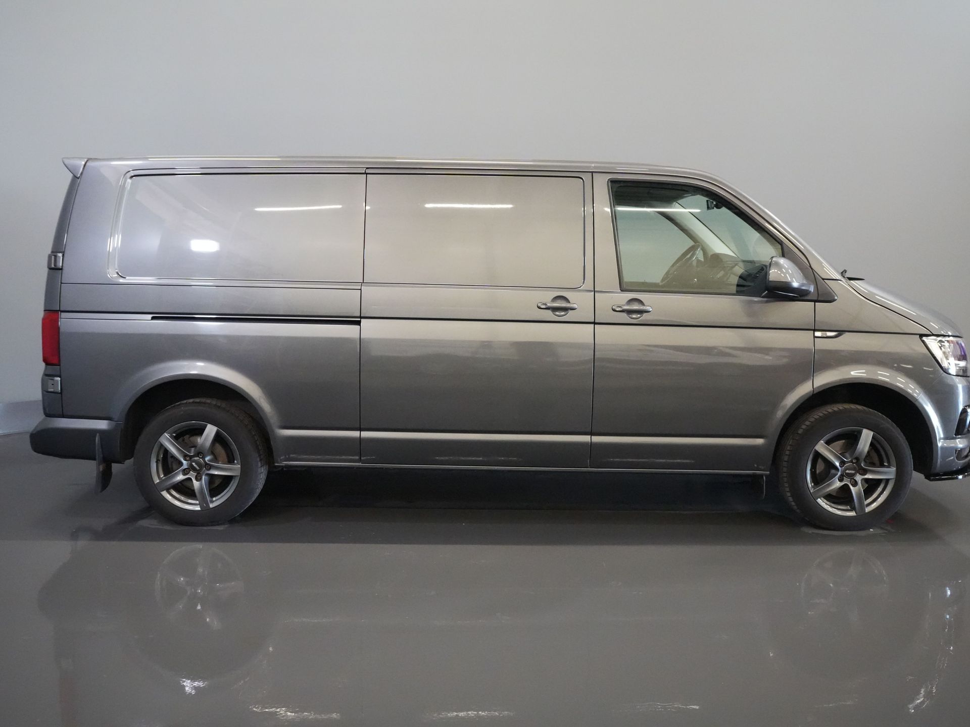 Volkswagen Transporter Furgone 2.0 TDI 150 cv DSG Aut. L2 BPM GRATIS! Carplay/ 2,5t Tow/ LMV/ Cruise/ Navi/ Barra di traino
