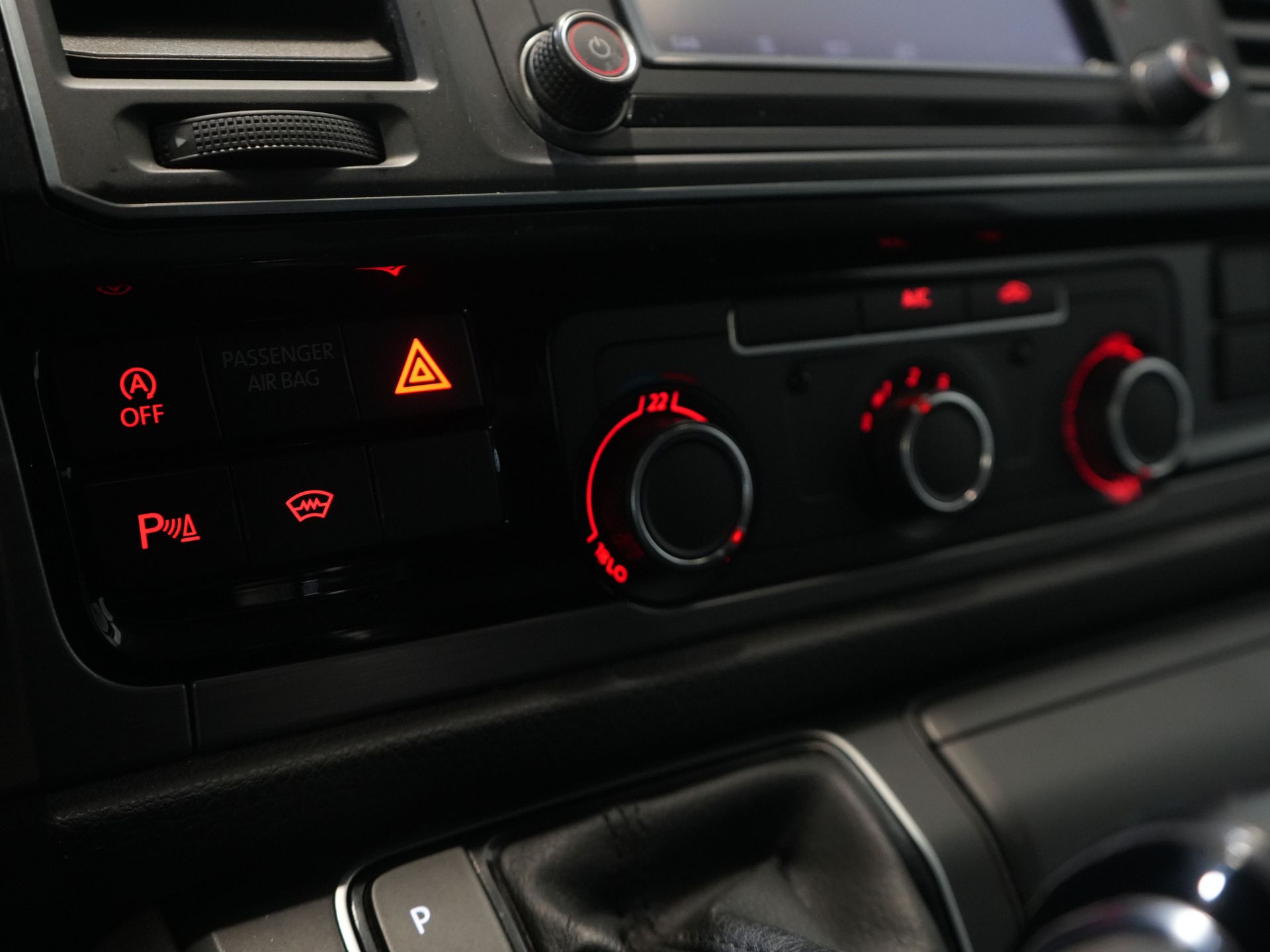 Volkswagen Transporter Furgone 2.0 TDI 150 cv DSG Aut. L2 BPM GRATIS! Carplay/ 2,5t Tow/ LMV/ Cruise/ Navi/ Barra di traino