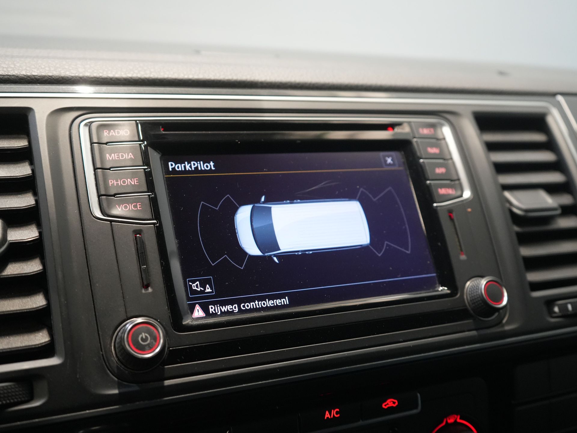 Volkswagen Transporter Furgone 2.0 TDI 150 cv DSG Aut. L2 BPM GRATIS! Carplay/ 2,5t Tow/ LMV/ Cruise/ Navi/ Barra di traino