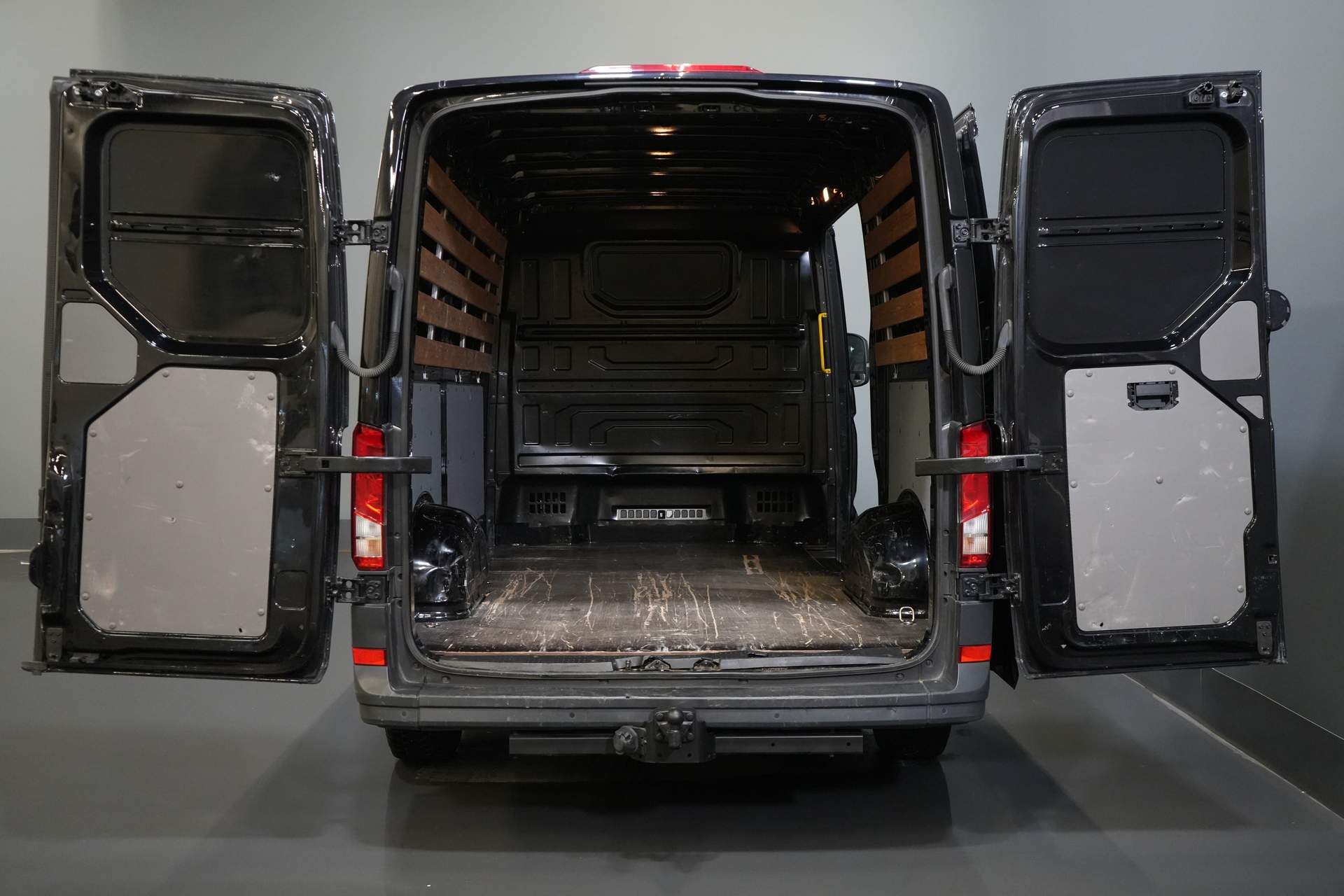 Volkswagen Crafter Van 35 2.0 TDI 140 CP DSG Aut. L3H2 EXPORT ONLY Navi/ Carplay/ PDC/ Cruise/ Towbar/ Airco