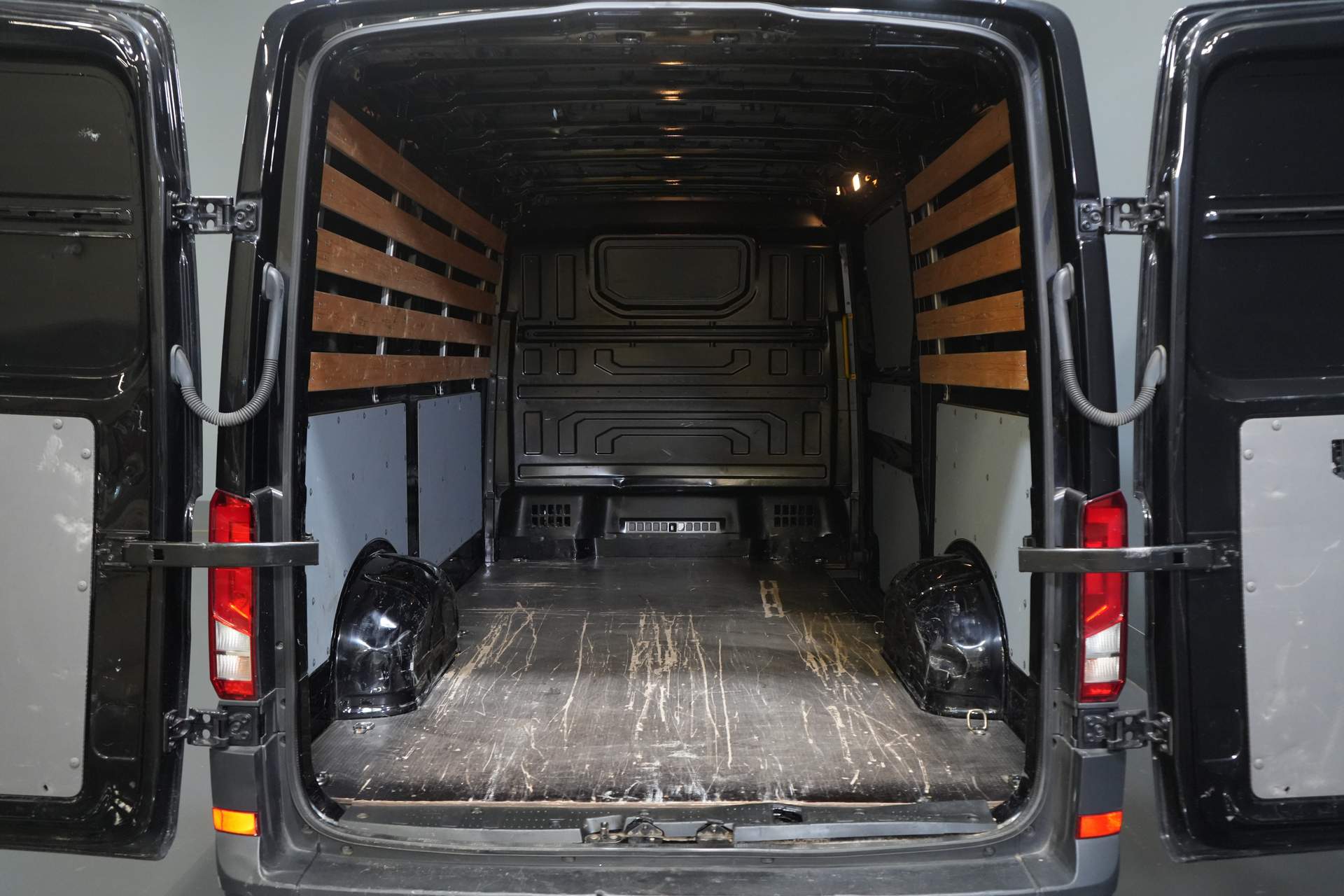 Volkswagen Crafter Van 35 2.0 TDI 140 CP DSG Aut. L3H2 EXPORT ONLY Navi/ Carplay/ PDC/ Cruise/ Towbar/ Airco