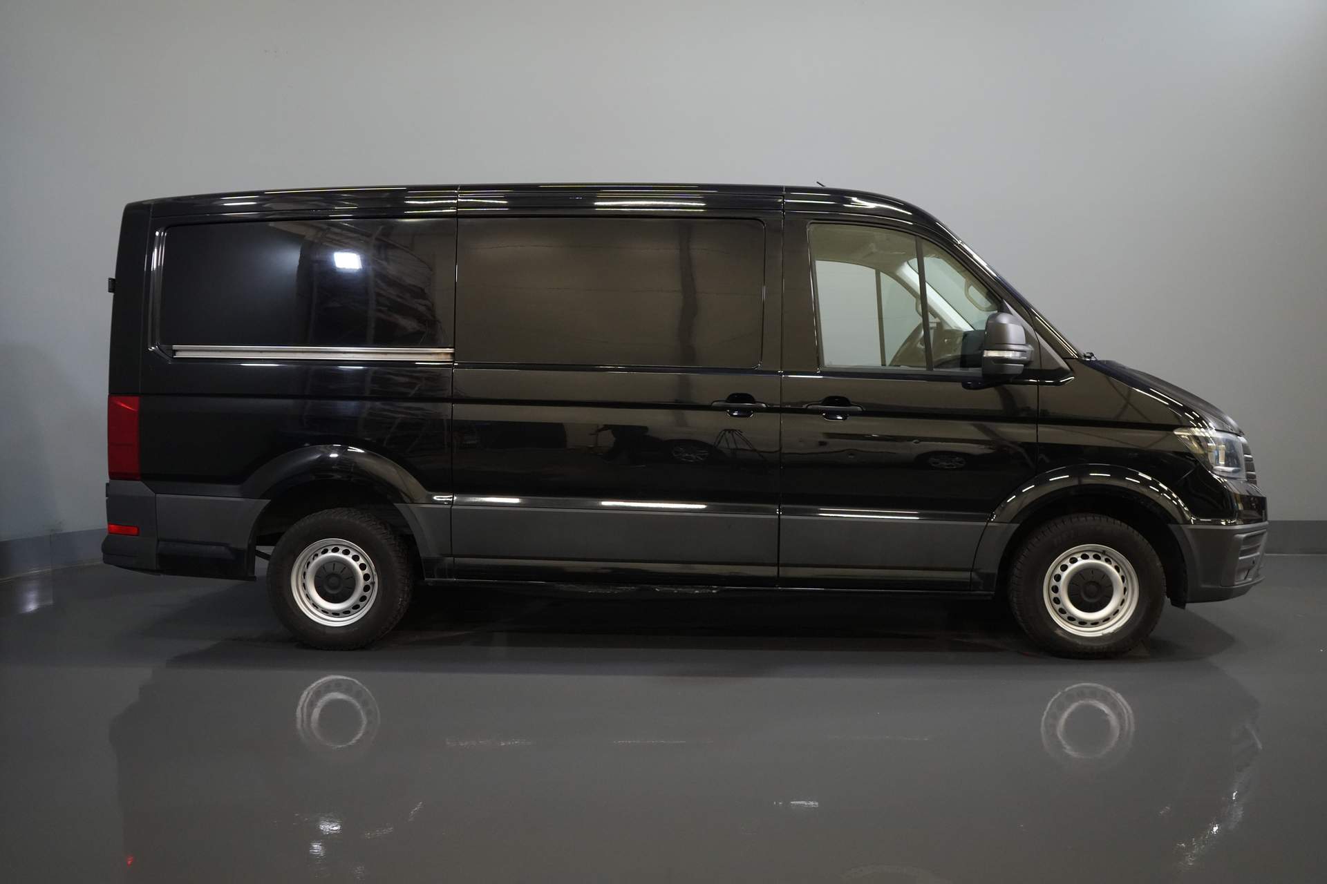 Volkswagen Crafter Van 35 2.0 TDI 140 CP DSG Aut. L3H2 EXPORT ONLY Navi/ Carplay/ PDC/ Cruise/ Towbar/ Airco