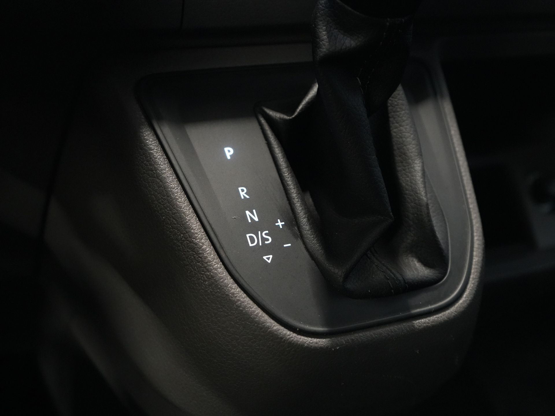 Volkswagen Crafter Van 35 2.0 TDI 140 к.с. DSG Aut. L3H2 ТІЛЬКИ ДЛЯ ЕКСПОРТУ Навігація/ Carplay/ PDC/ Круїз/ Фаркоп/ Airco