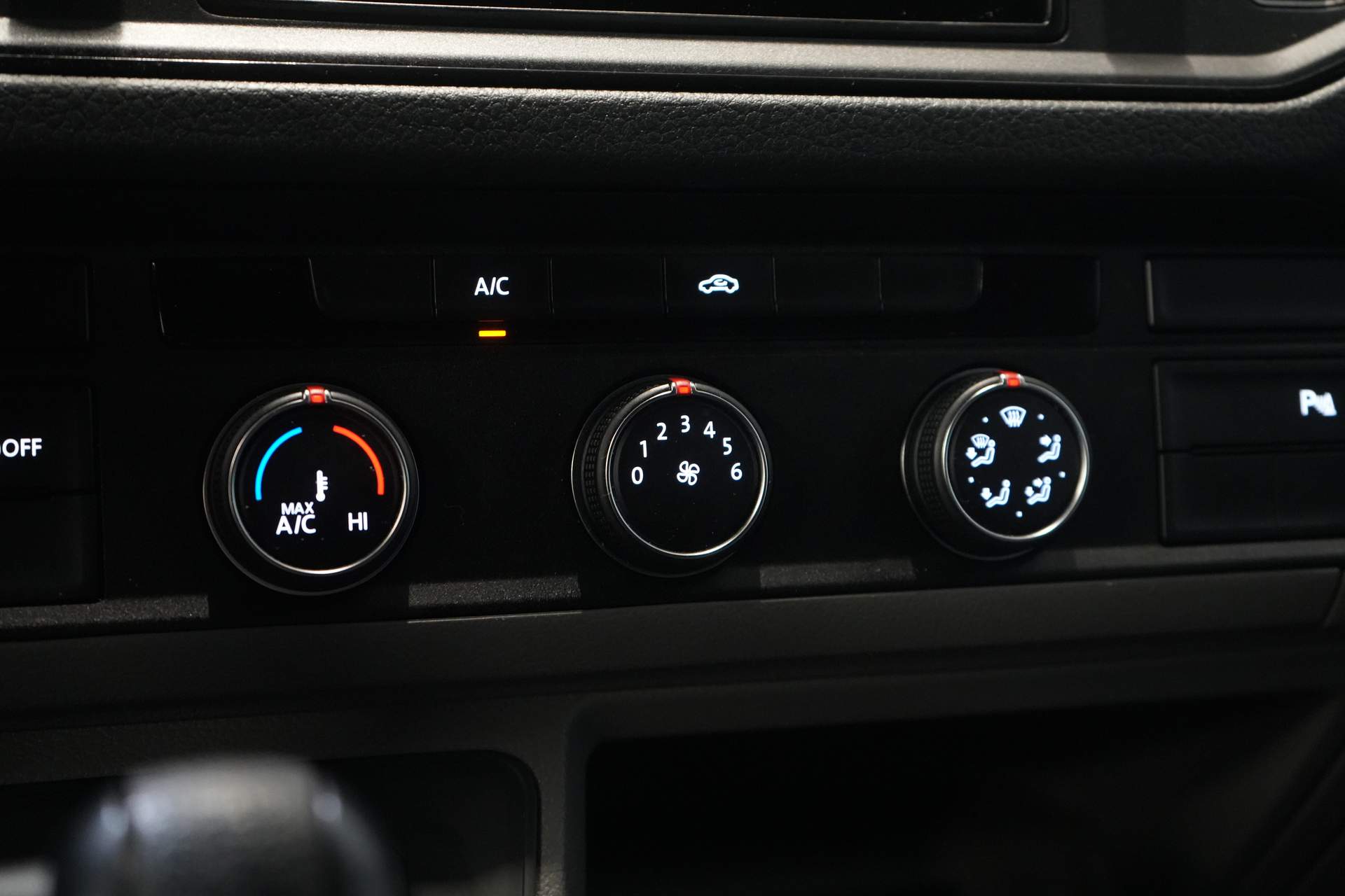Volkswagen Crafter Van 35 2.0 TDI 140 CP DSG Aut. L3H2 EXPORT ONLY Navi/ Carplay/ PDC/ Cruise/ Towbar/ Airco
