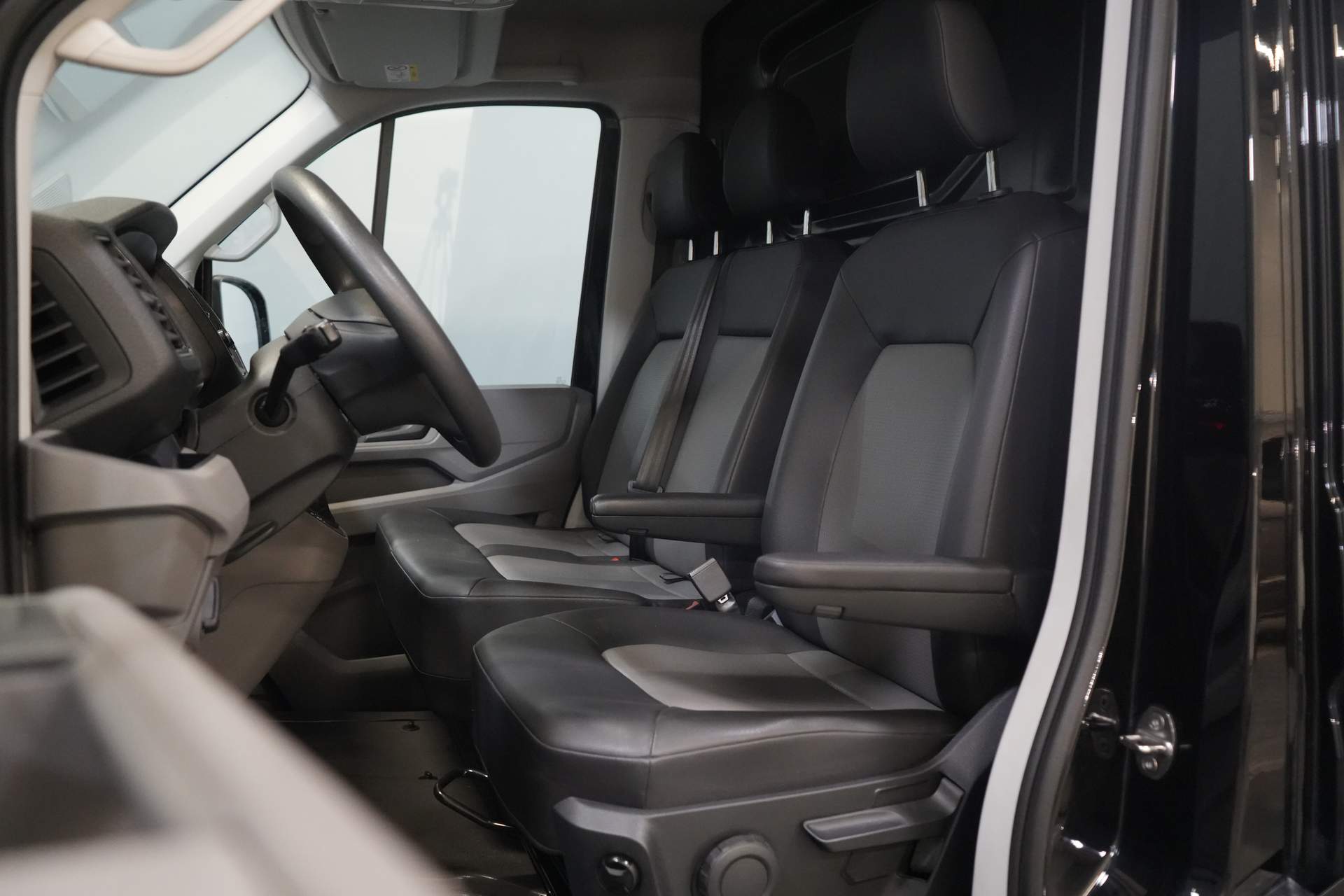 Volkswagen Crafter Van 35 2.0 TDI 140 CP DSG Aut. L3H2 EXPORT ONLY Navi/ Carplay/ PDC/ Cruise/ Towbar/ Airco