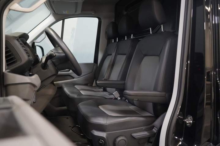 Volkswagen Crafter Van 35 2.0 TDI 140 CP DSG Aut. L3H2 EXPORT ONLY Navi/ Carplay/ PDC/ Cruise/ Towbar/ Airco