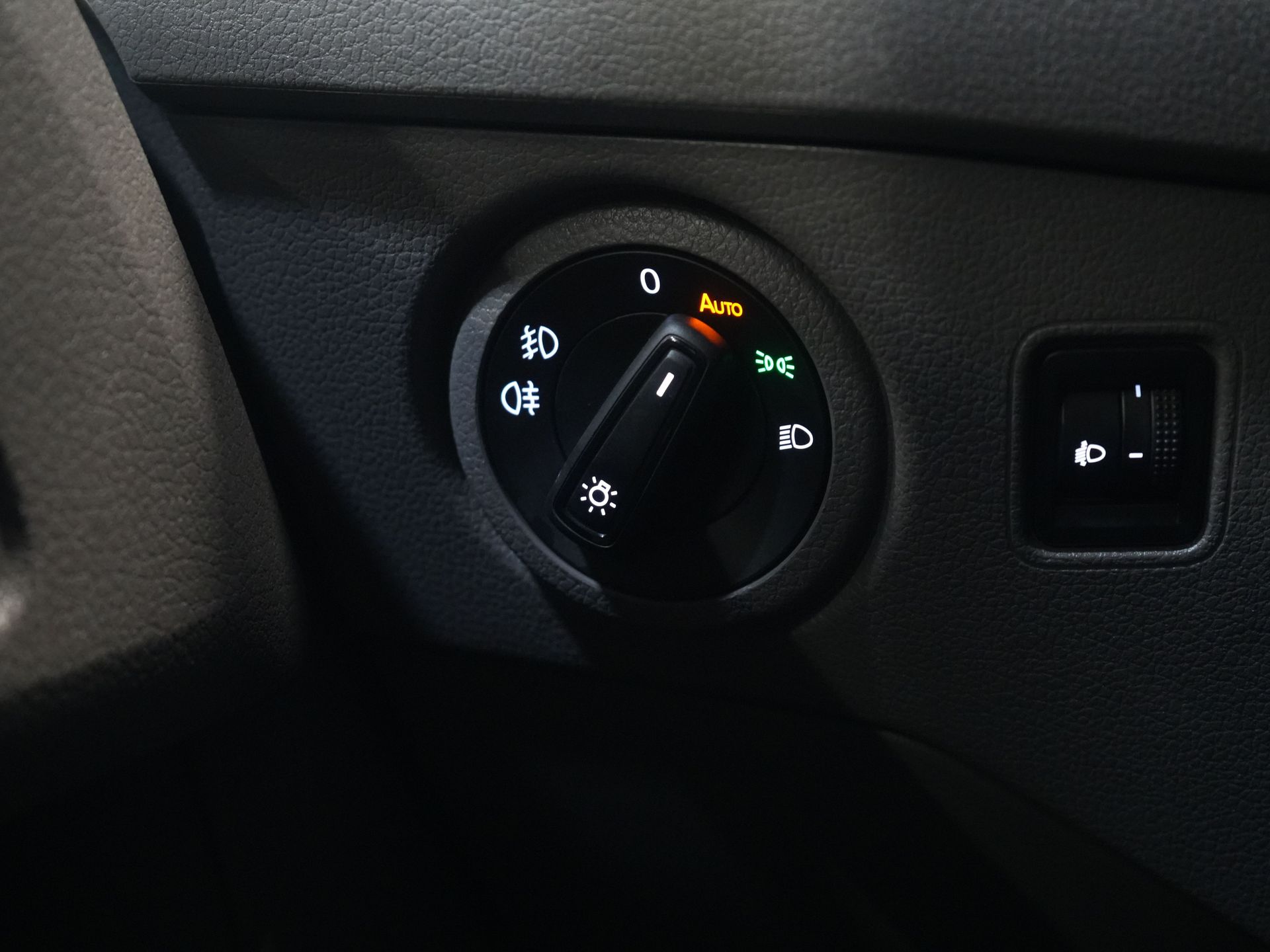 Volkswagen Crafter Van 35 2.0 TDI 140 к.с. DSG Aut. L3H2 ТІЛЬКИ ДЛЯ ЕКСПОРТУ Навігація/ Carplay/ PDC/ Круїз/ Фаркоп/ Airco